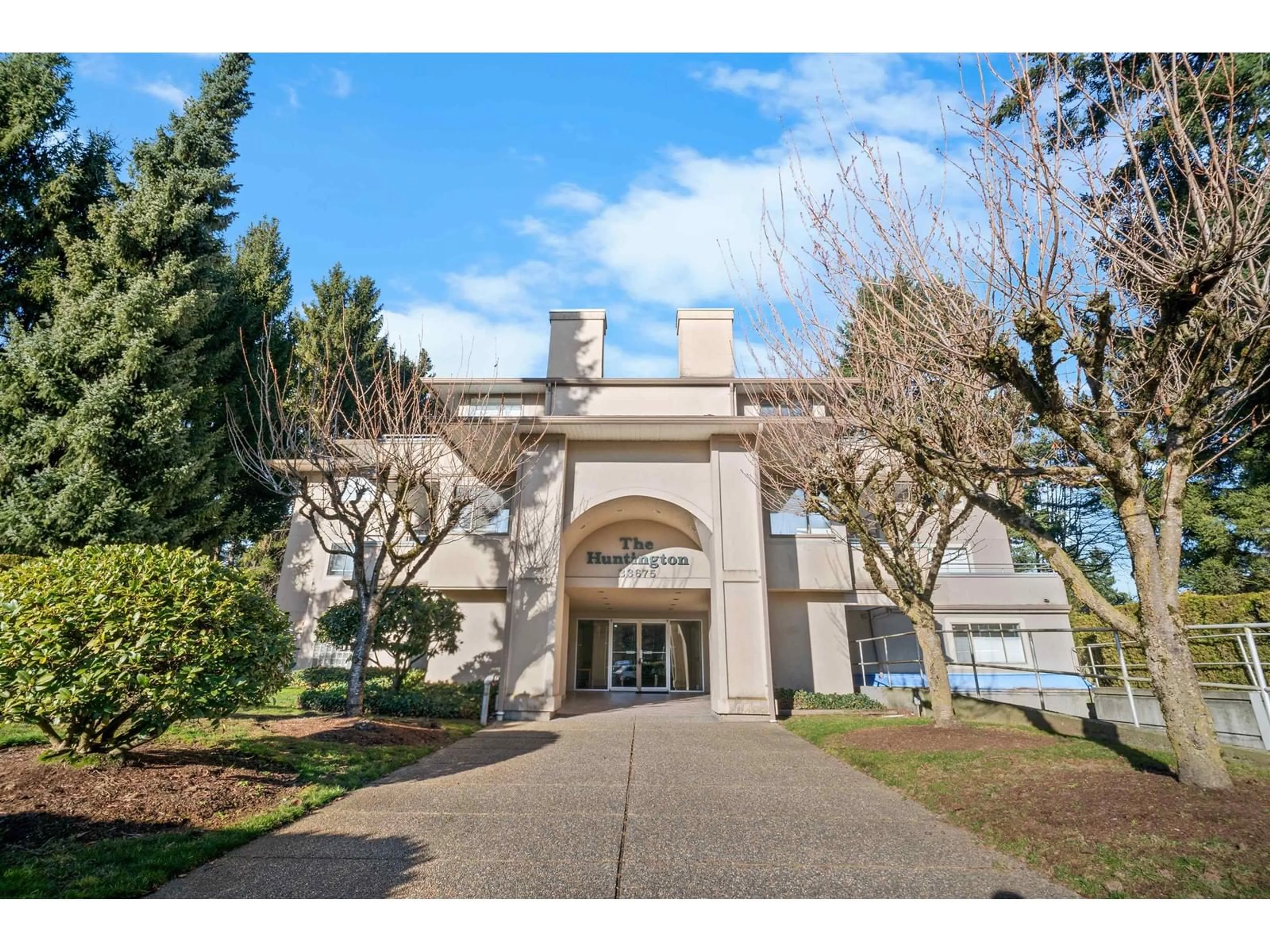 Indoor foyer for 102 33675 MARSHALL ROAD, Abbotsford British Columbia V2S1L4