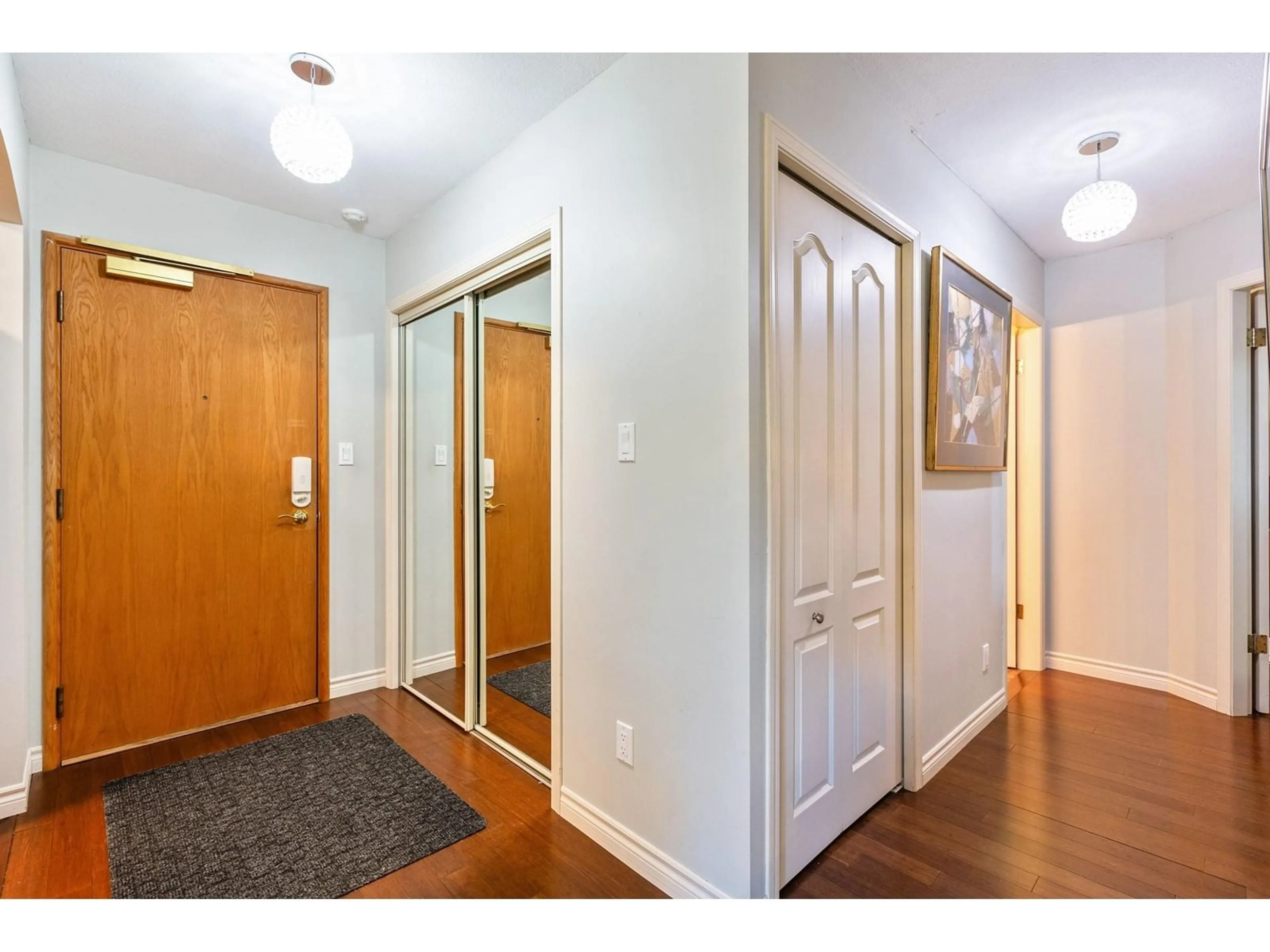 Indoor entryway for 412 1220 FIR STREET, White Rock British Columbia V4B4B1