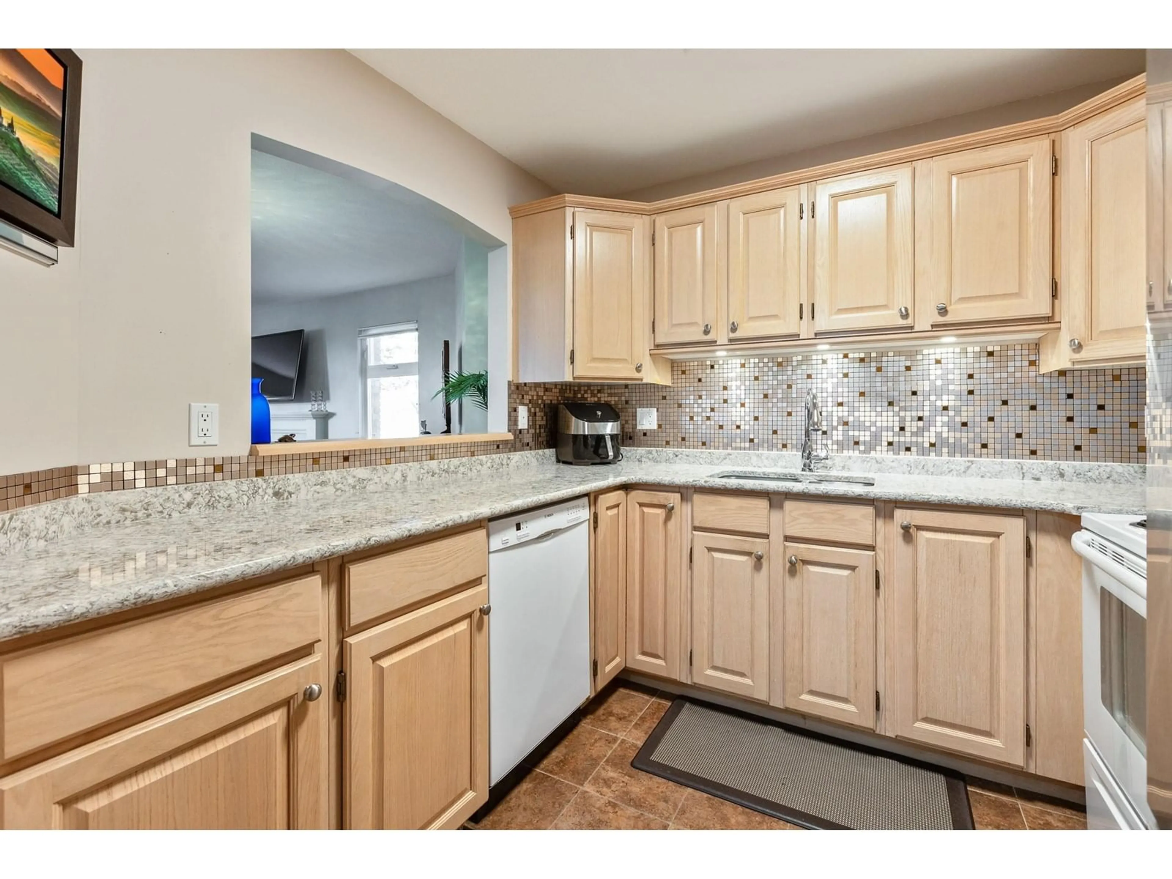 Standard kitchen, ceramic/tile floor for 412 1220 FIR STREET, White Rock British Columbia V4B4B1