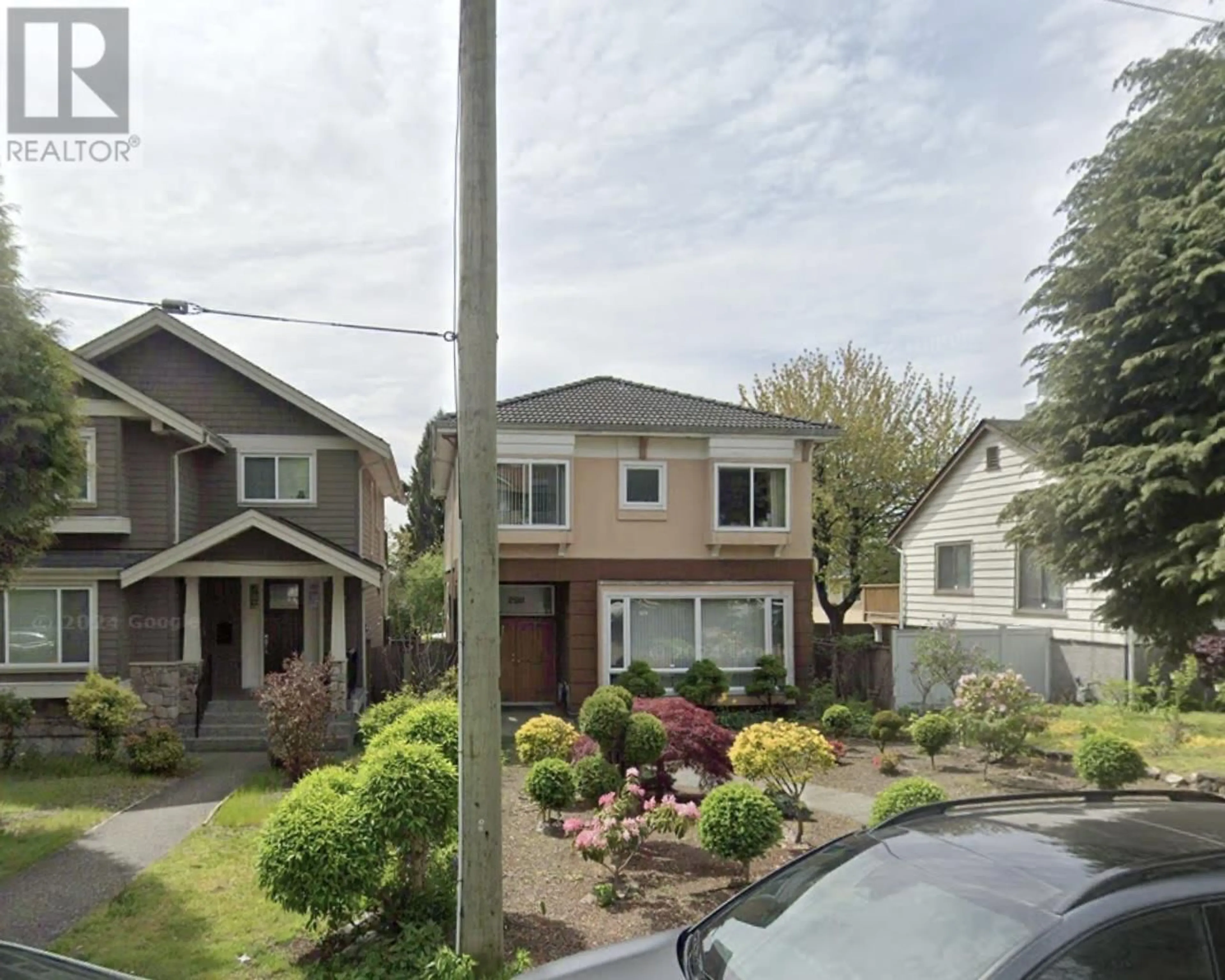 A pic from outside/outdoor area/front of a property/back of a property/a pic from drone, street for 288 W 64TH AVENUE, Vancouver British Columbia V5X2L8