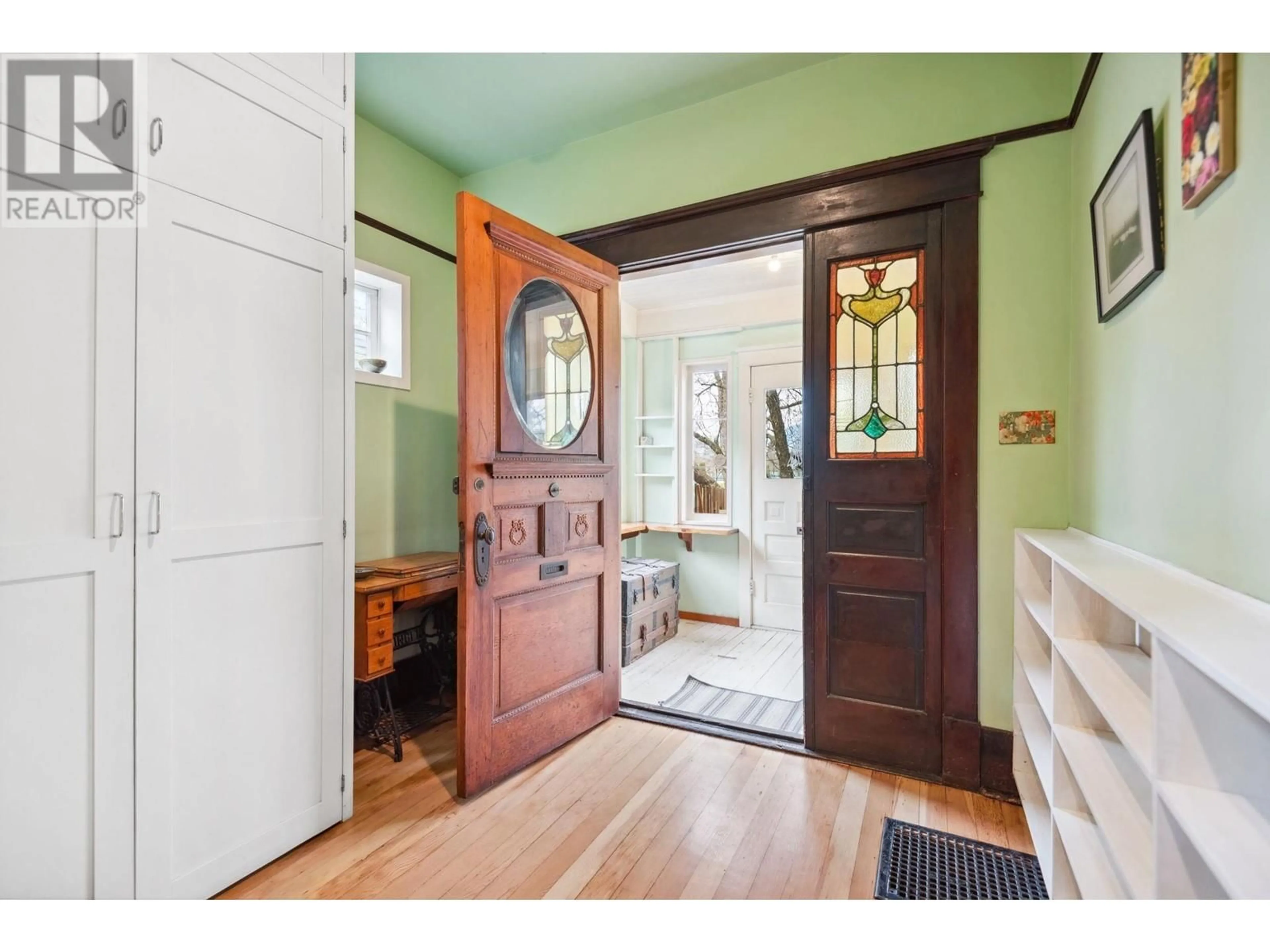 Indoor entryway for 1492 WILLIAM STREET, Vancouver British Columbia V5L2P9