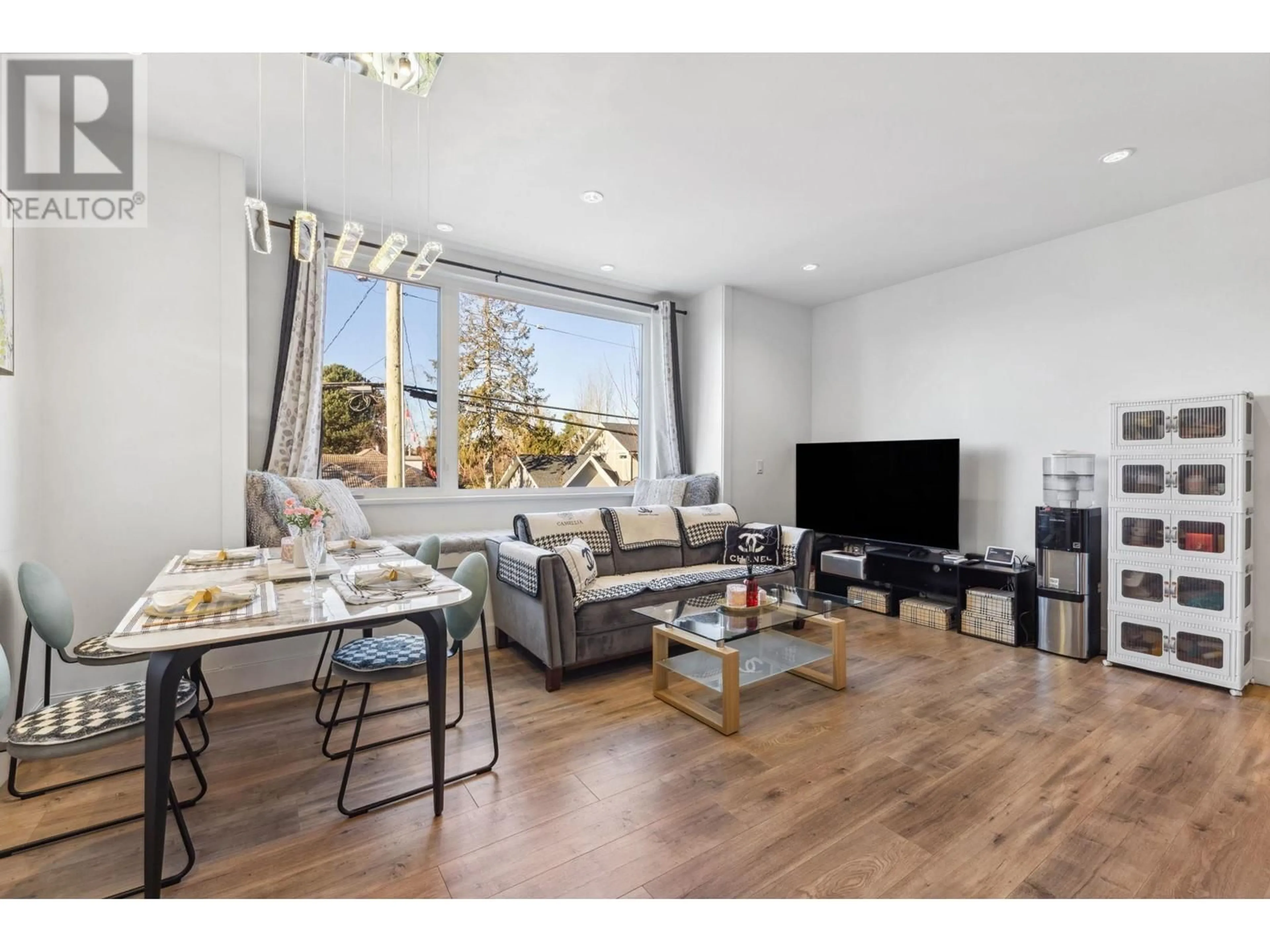 Living room with furniture, wood/laminate floor for 11 7000 WILLIAMS ROAD, Richmond British Columbia V7A1E6