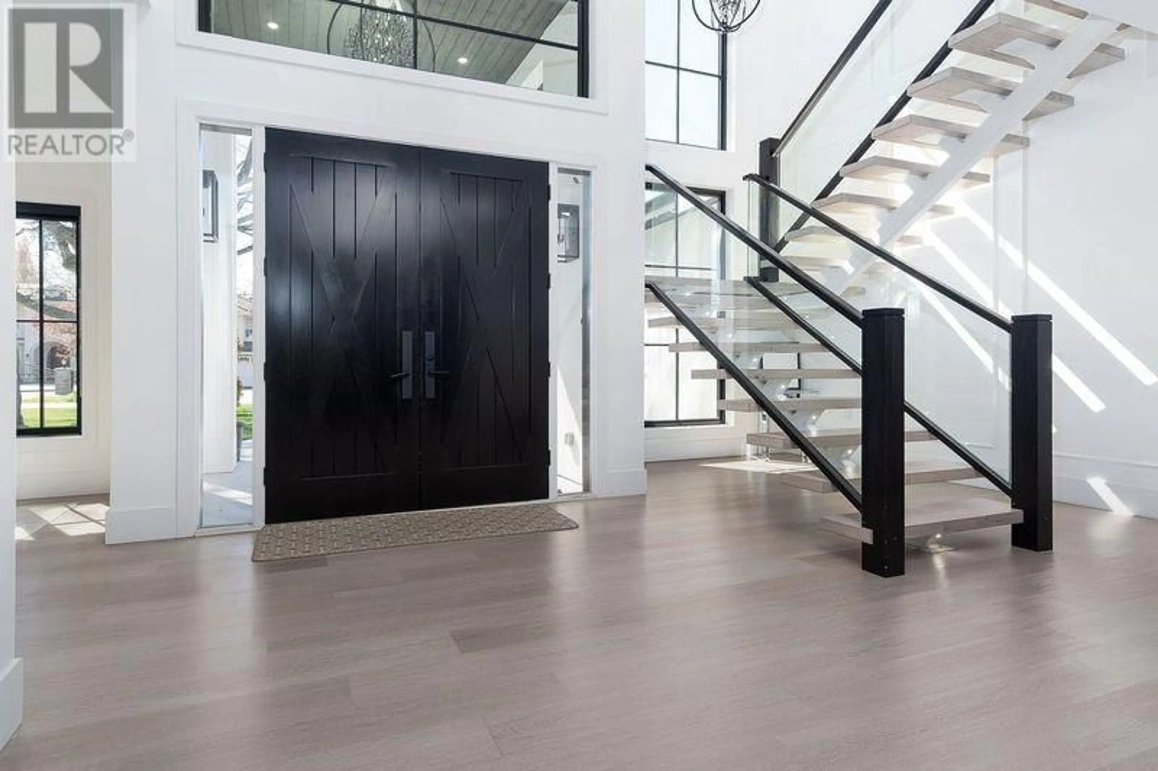 Indoor foyer for 10671 CAITHCART ROAD, Richmond British Columbia V6X1N3