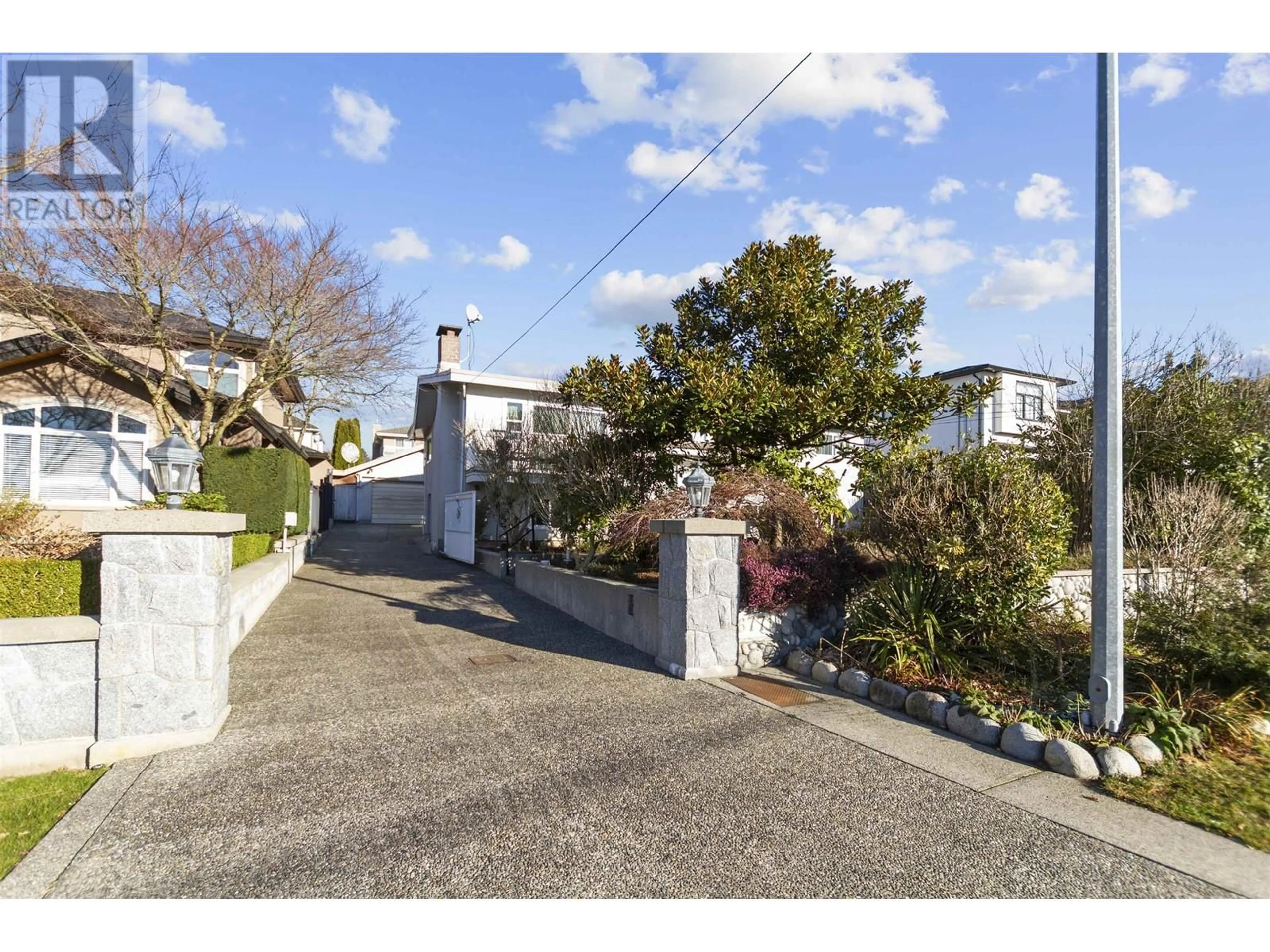 A pic from outside/outdoor area/front of a property/back of a property/a pic from drone, street for 6771 WINCH STREET, Burnaby British Columbia V5B2L7