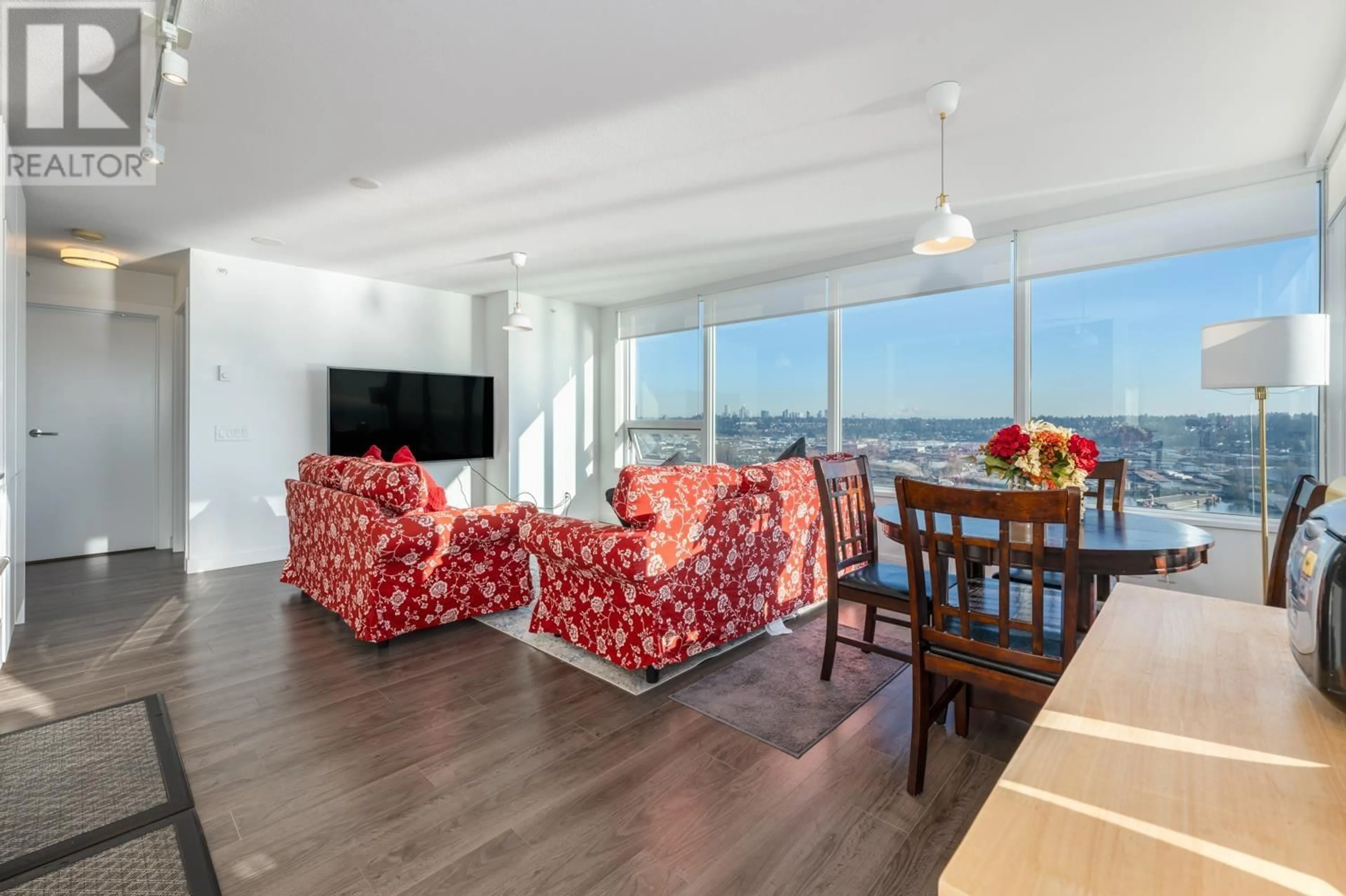 Living room with furniture, wood/laminate floor for 2705 908 QUAYSIDE DRIVE, New Westminster British Columbia V3M0L4