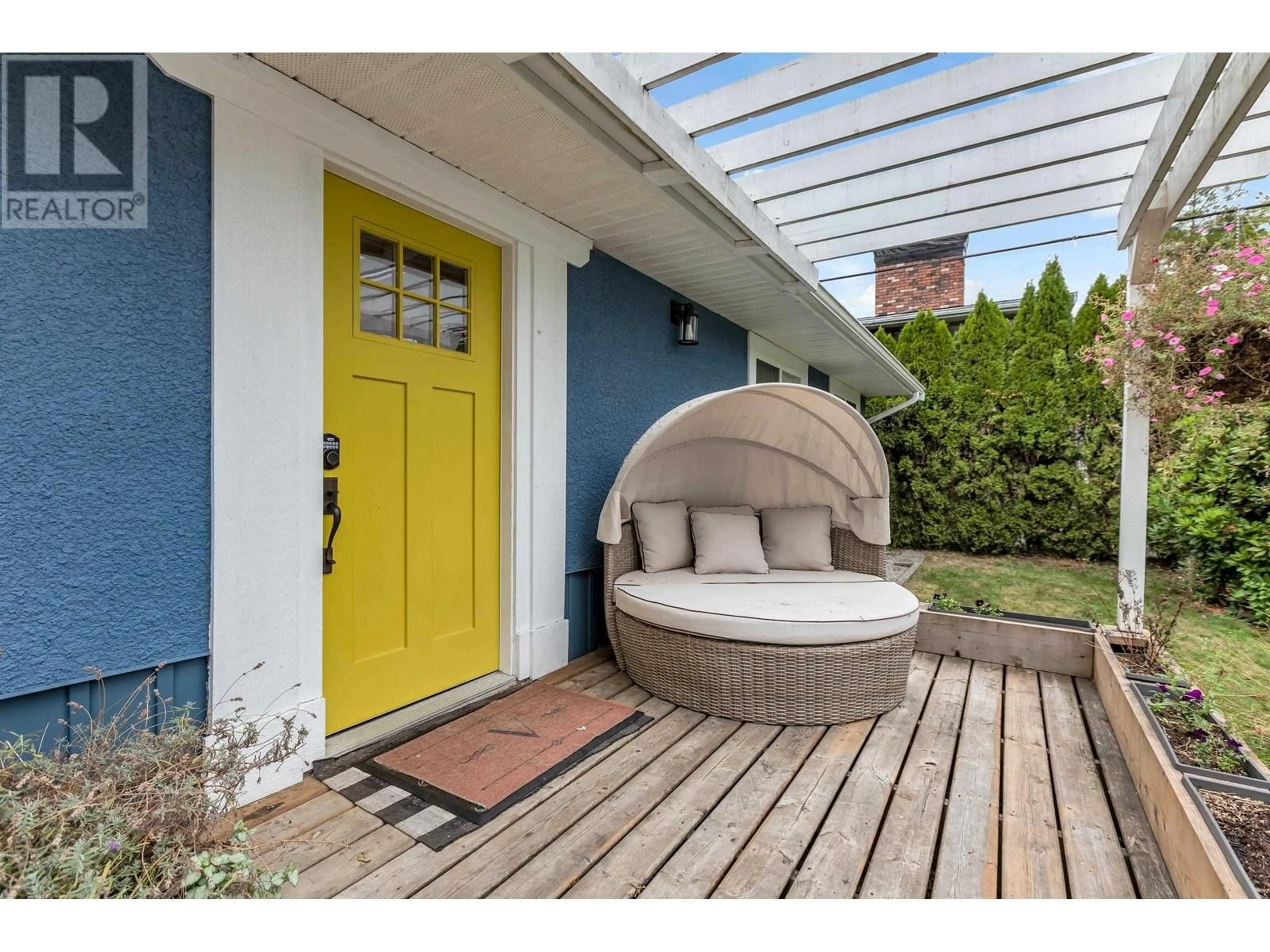 Indoor entryway for 12033 261 STREET, Maple Ridge British Columbia V2W2A5