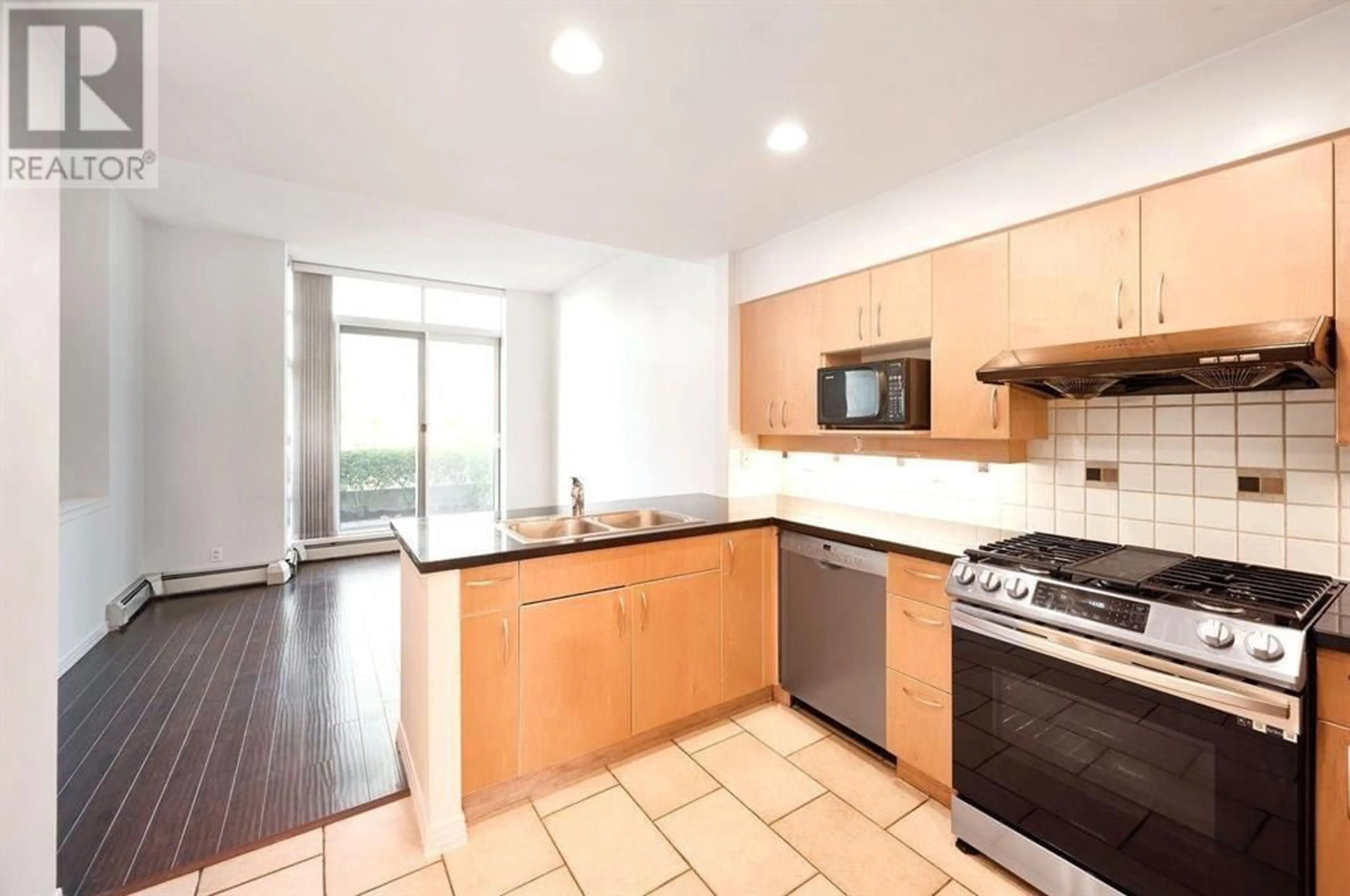 Standard kitchen, unknown for TH E 1199 MARINASIDE CRESCENT, Vancouver British Columbia V6Z2Y2