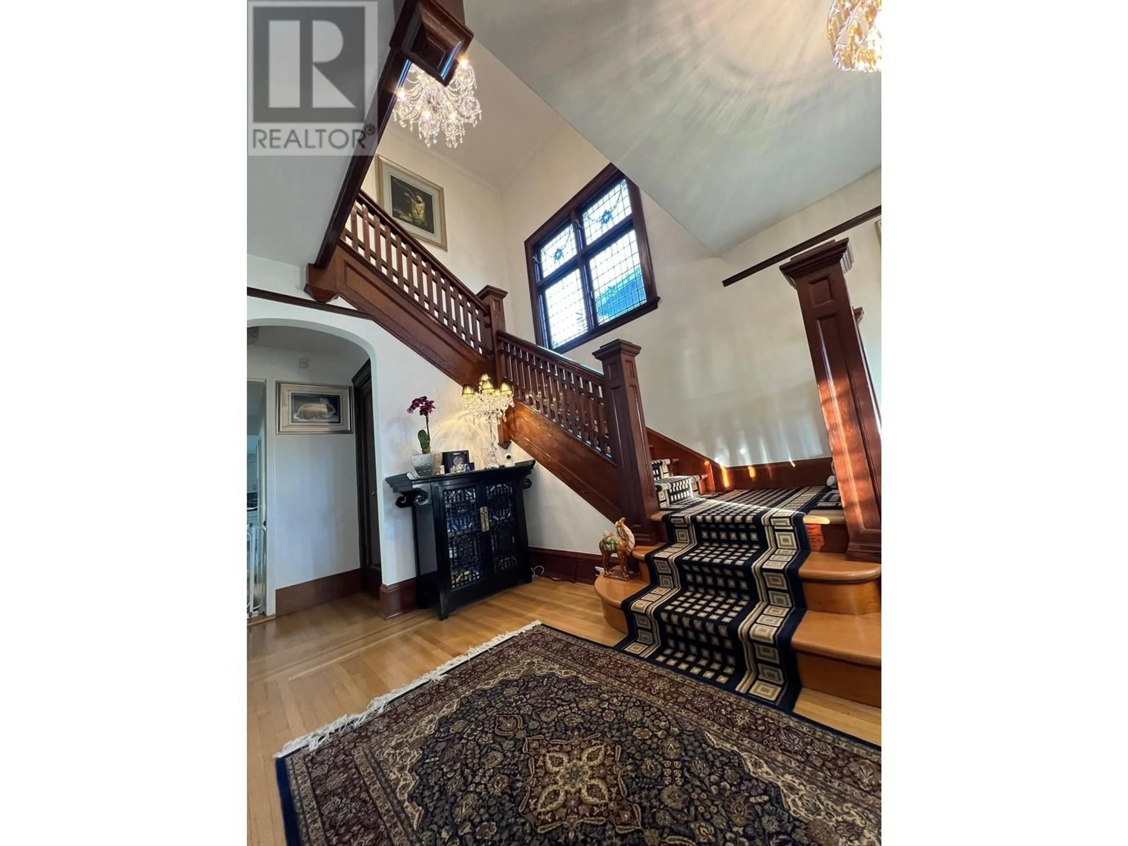 Indoor foyer for 1469 W 59TH STREET, Vancouver British Columbia V6P1Y8