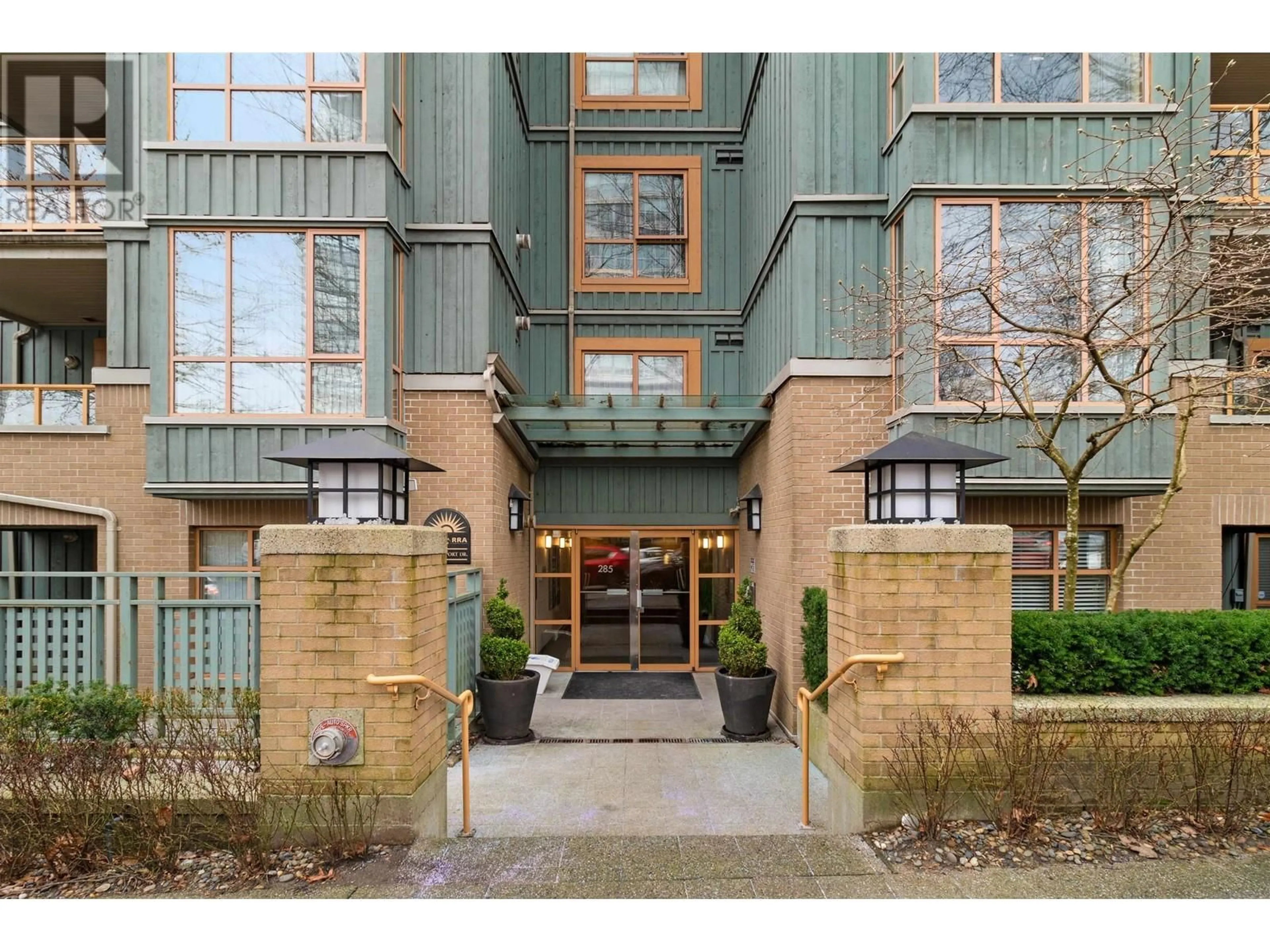 Indoor foyer for 204 285 NEWPORT DRIVE, Port Moody British Columbia V3H5J6