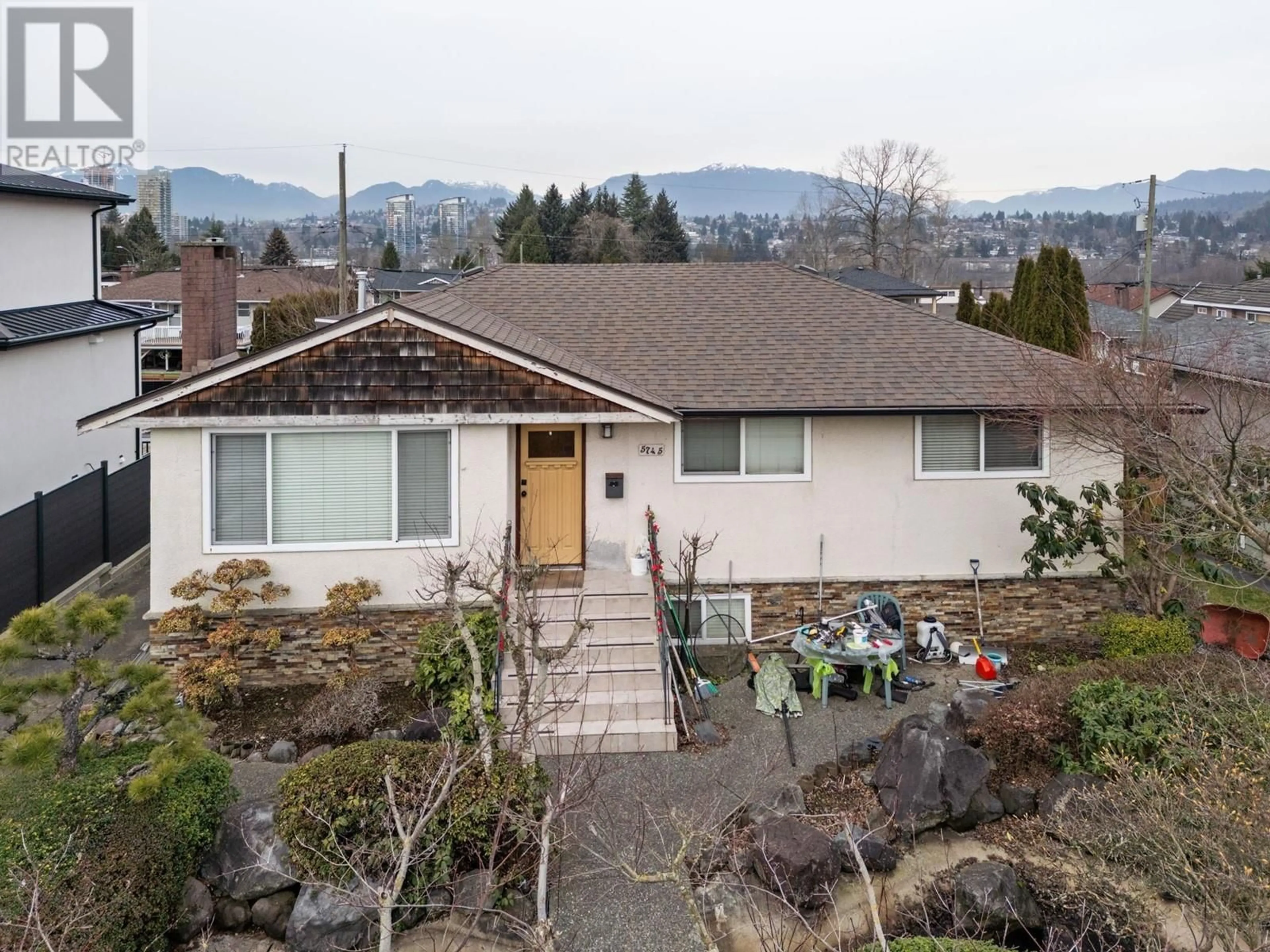 A pic from outside/outdoor area/front of a property/back of a property/a pic from drone, mountain view for 5745 LAUREL STREET, Burnaby British Columbia V5G1N4