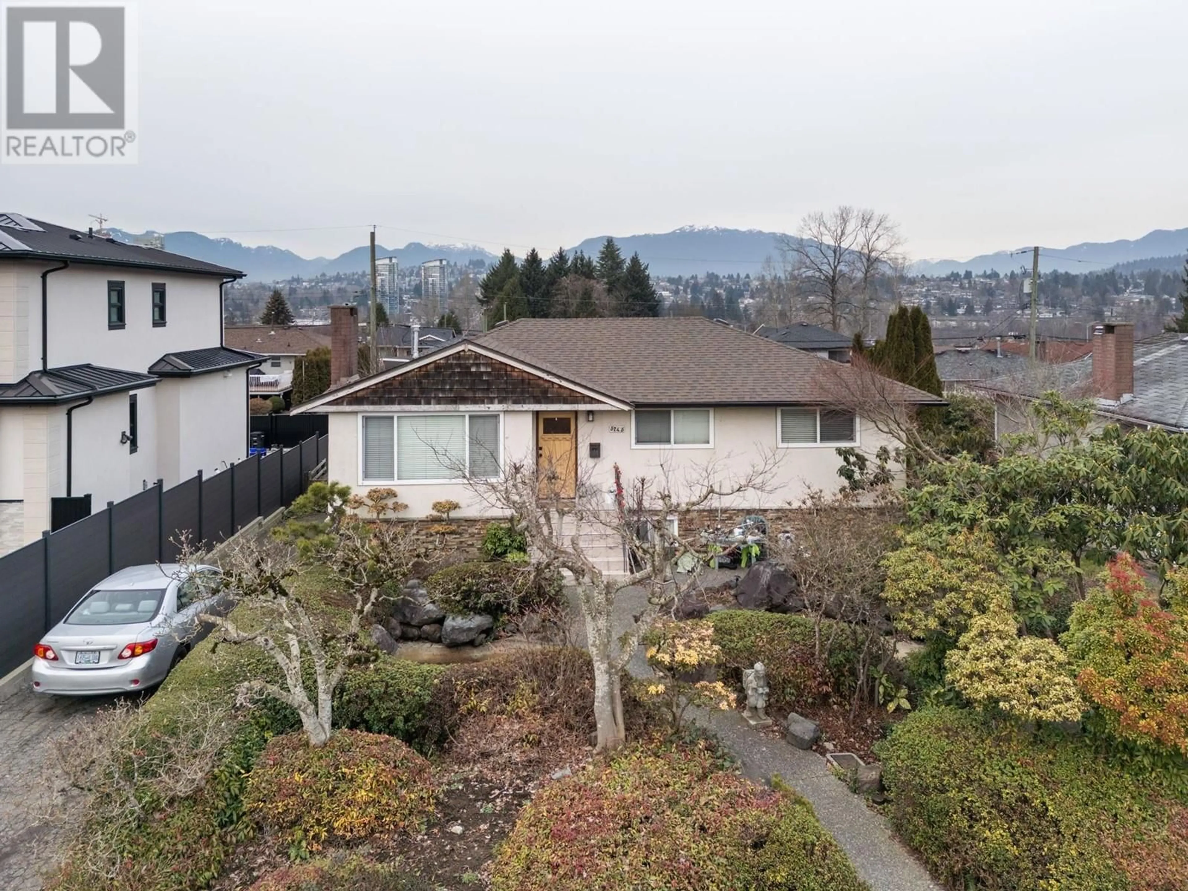 A pic from outside/outdoor area/front of a property/back of a property/a pic from drone, mountain view for 5745 LAUREL STREET, Burnaby British Columbia V5G1N4