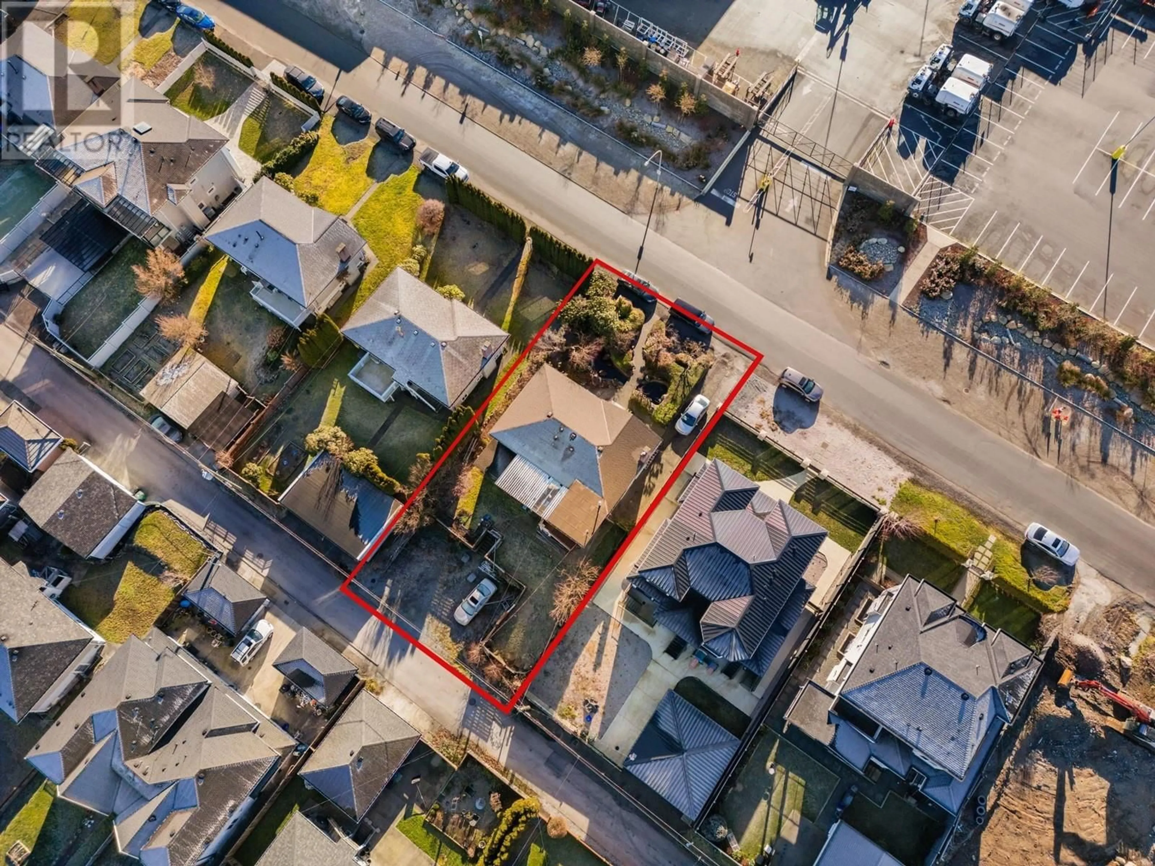 A pic from outside/outdoor area/front of a property/back of a property/a pic from drone, street for 5745 LAUREL STREET, Burnaby British Columbia V5G1N4