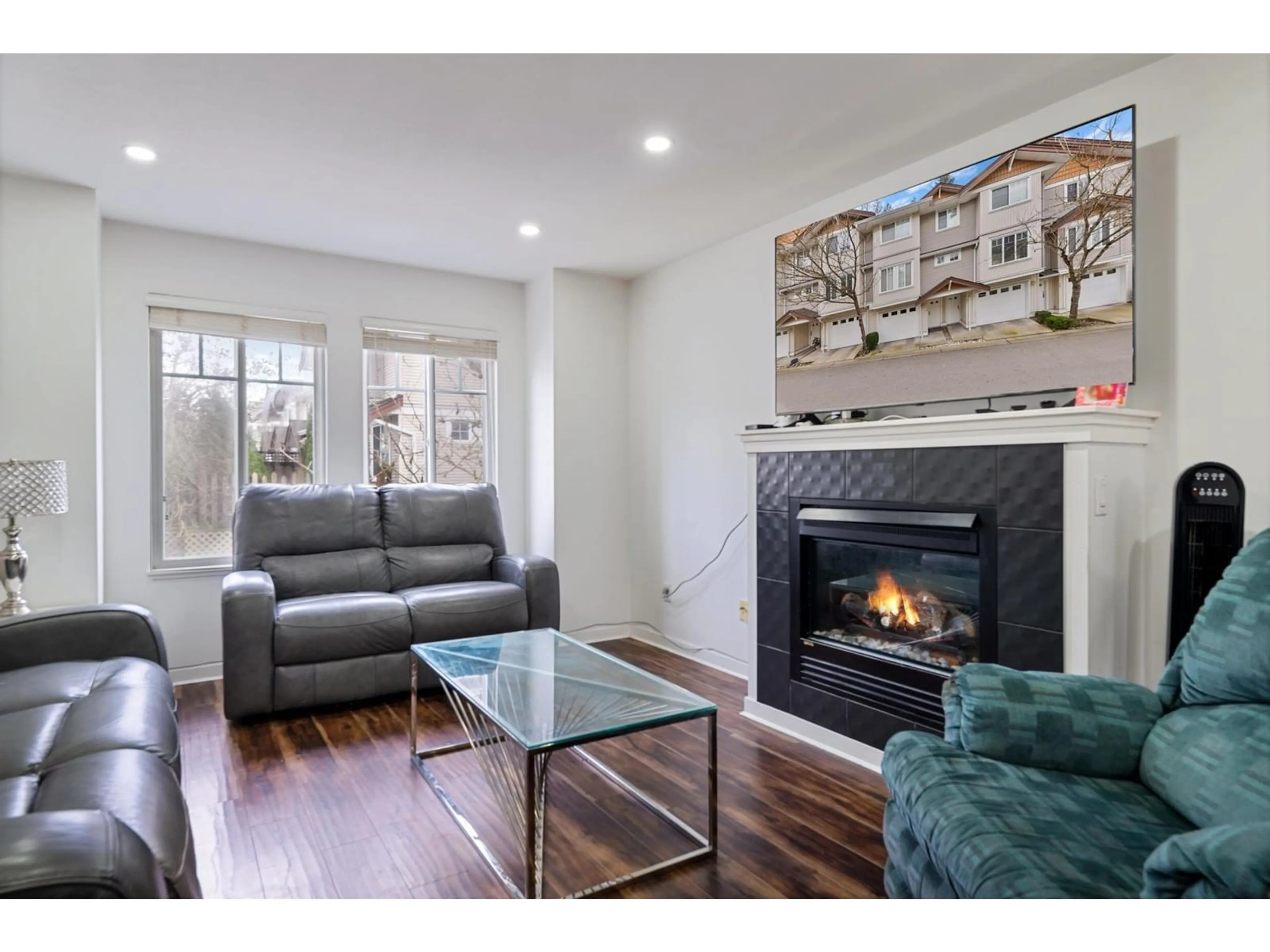 Living room with furniture, wood/laminate floor for 96 12711 64 AVENUE, Surrey British Columbia V3W1X1