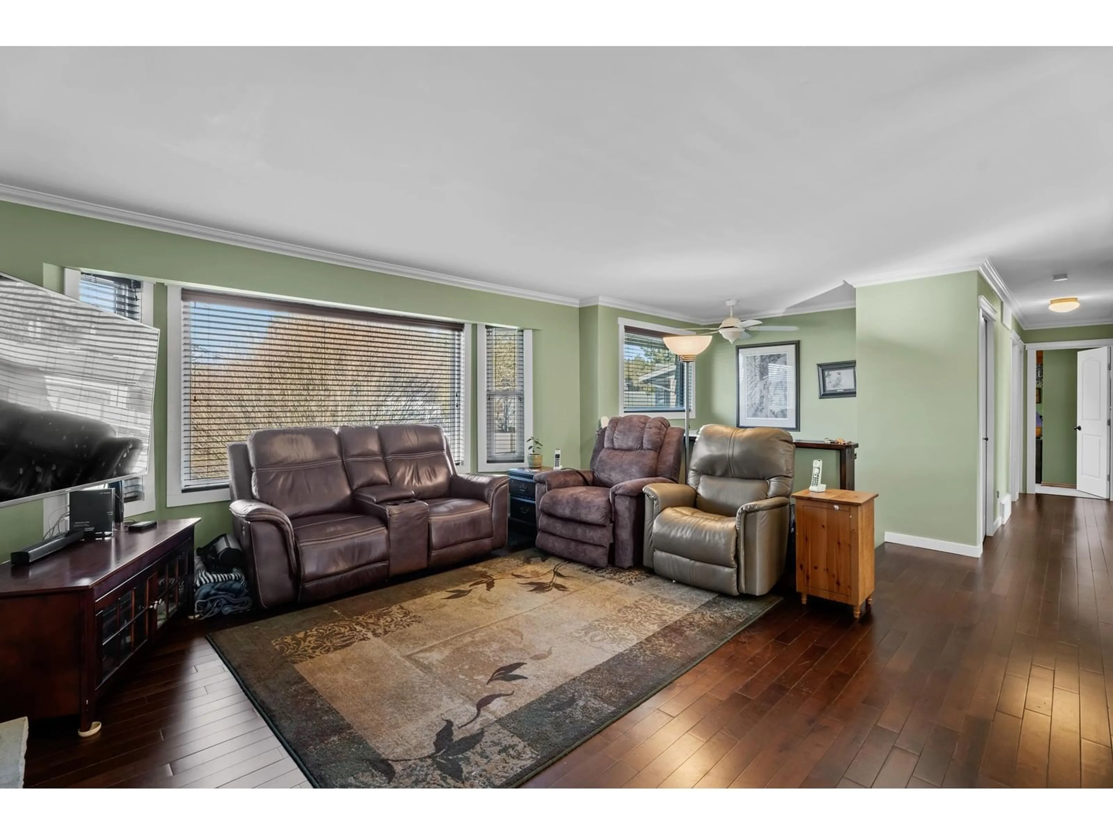 Living room with furniture, wood/laminate floor for 7892 TEAL PLACE, Mission British Columbia V2V4M8