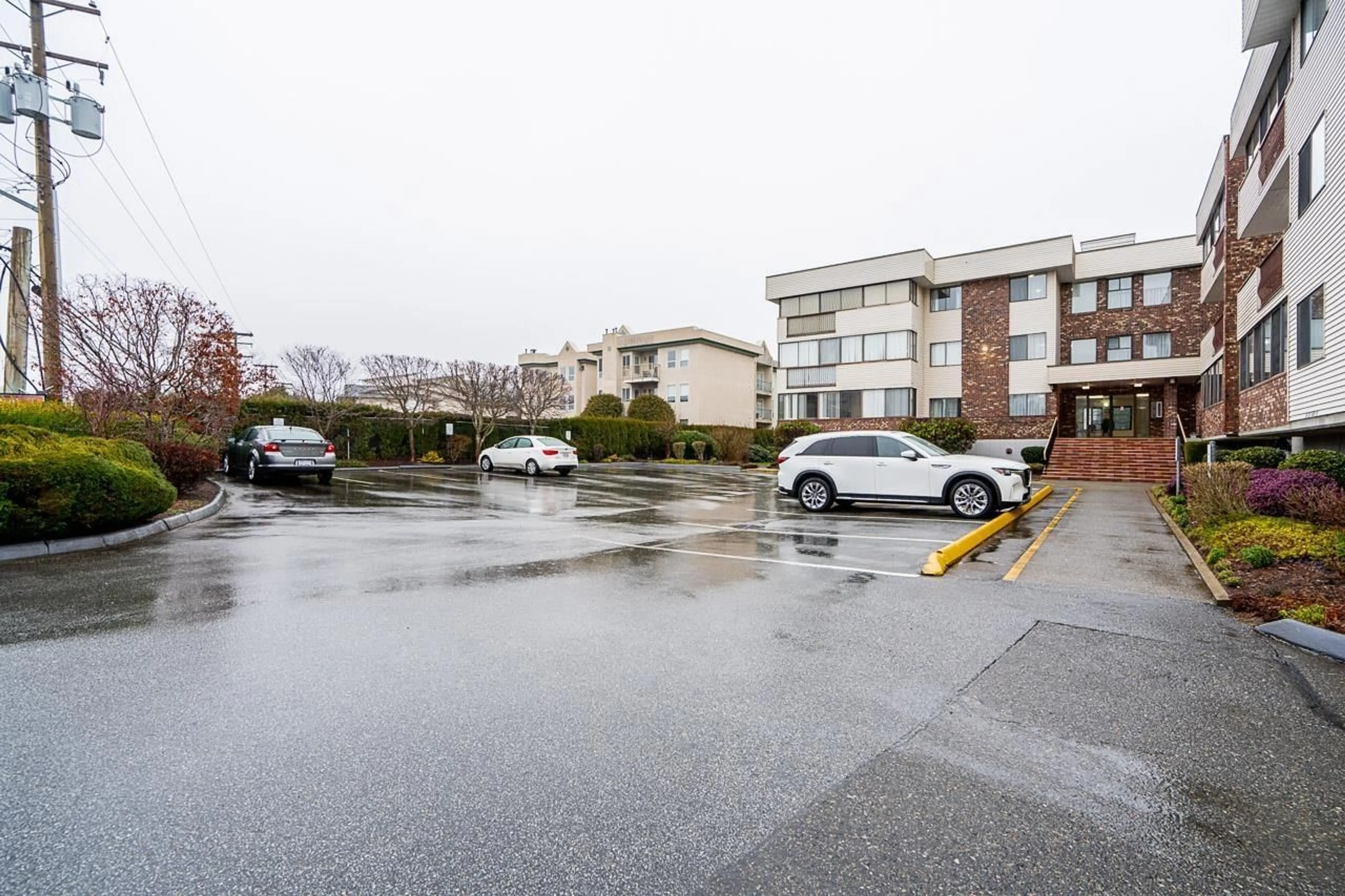 Parking for 302 33369 OLD YALE ROAD, Abbotsford British Columbia V2S2J6