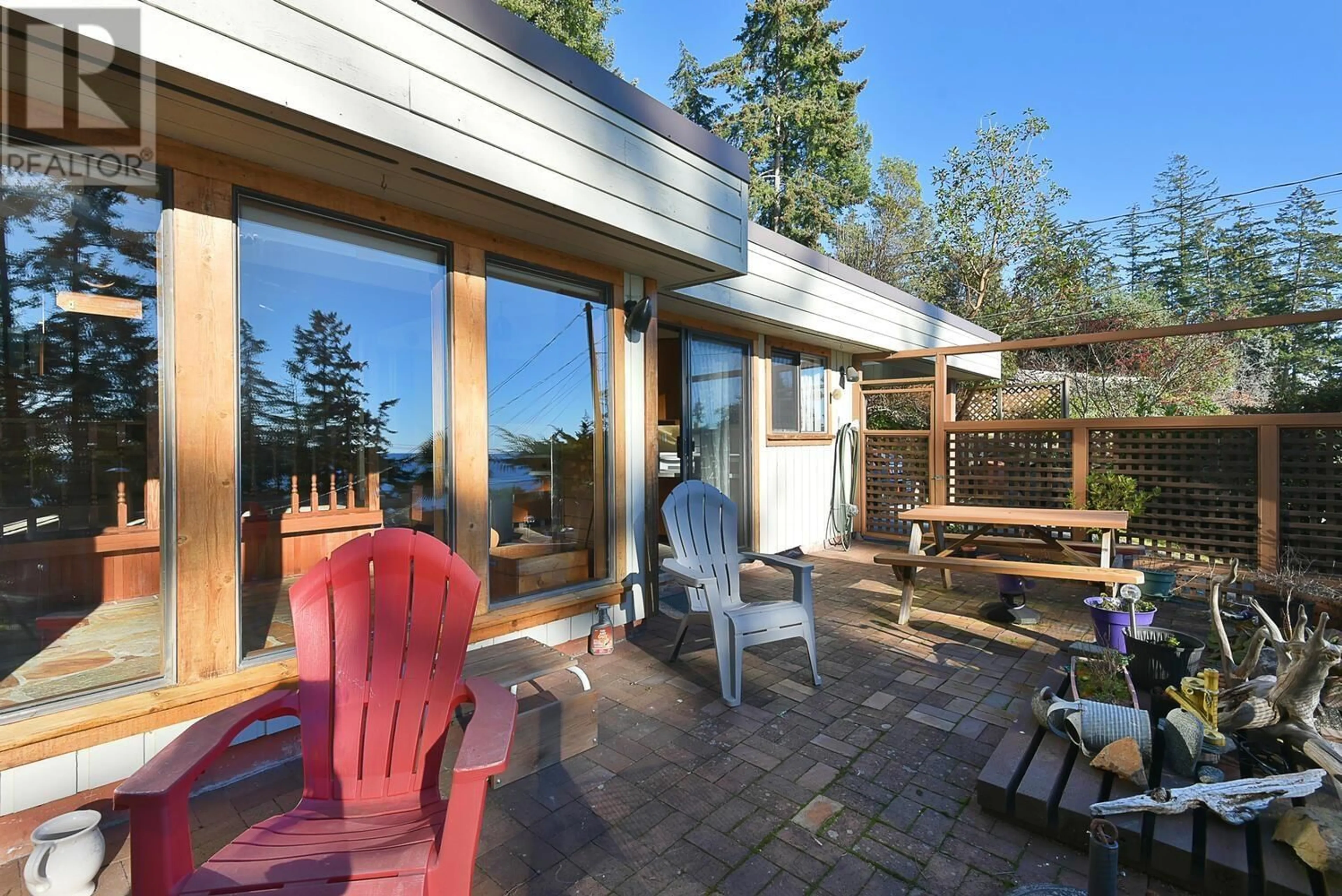 Patio, water/lake/river/ocean view for 6638 SUNSHINE COAST HIGHWAY, Sechelt British Columbia V7Z0M9