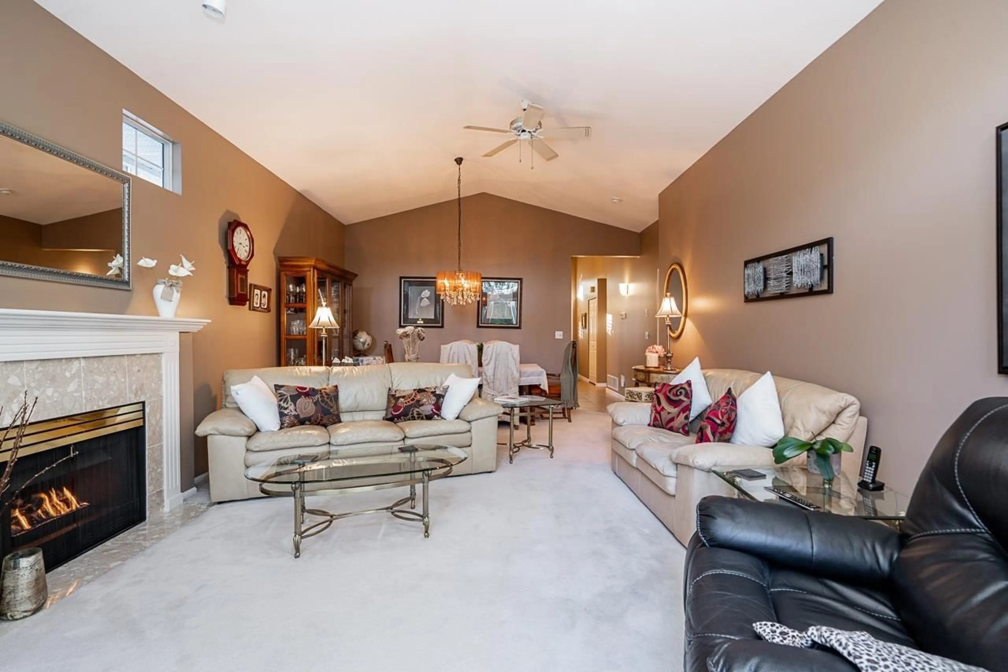 Living room with furniture, unknown for 36 9012 WALNUT GROVE DRIVE, Langley British Columbia V1M2K3