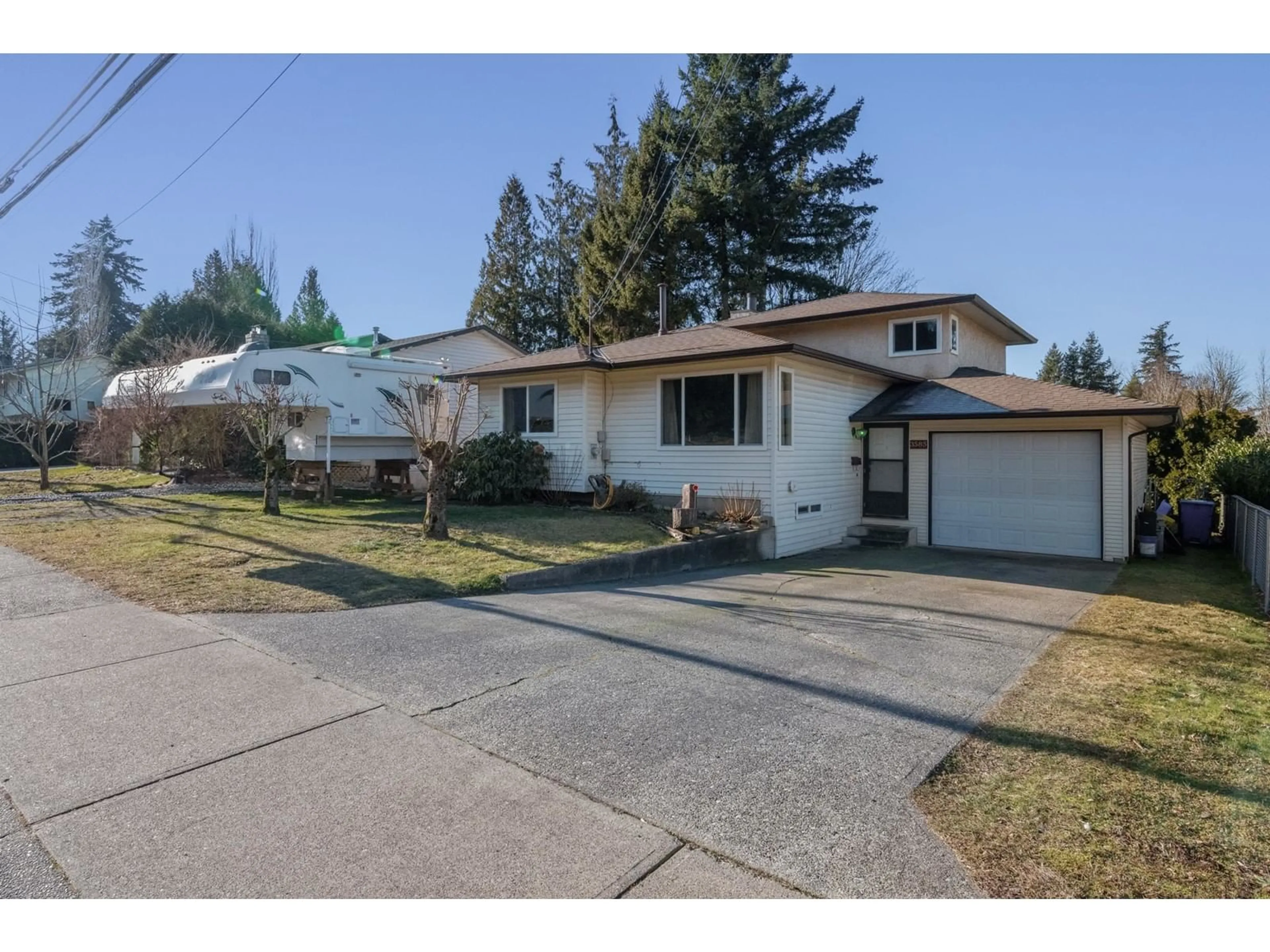 Home with vinyl exterior material, street for 3585 OLD CLAYBURN ROAD, Abbotsford British Columbia V2T7H5