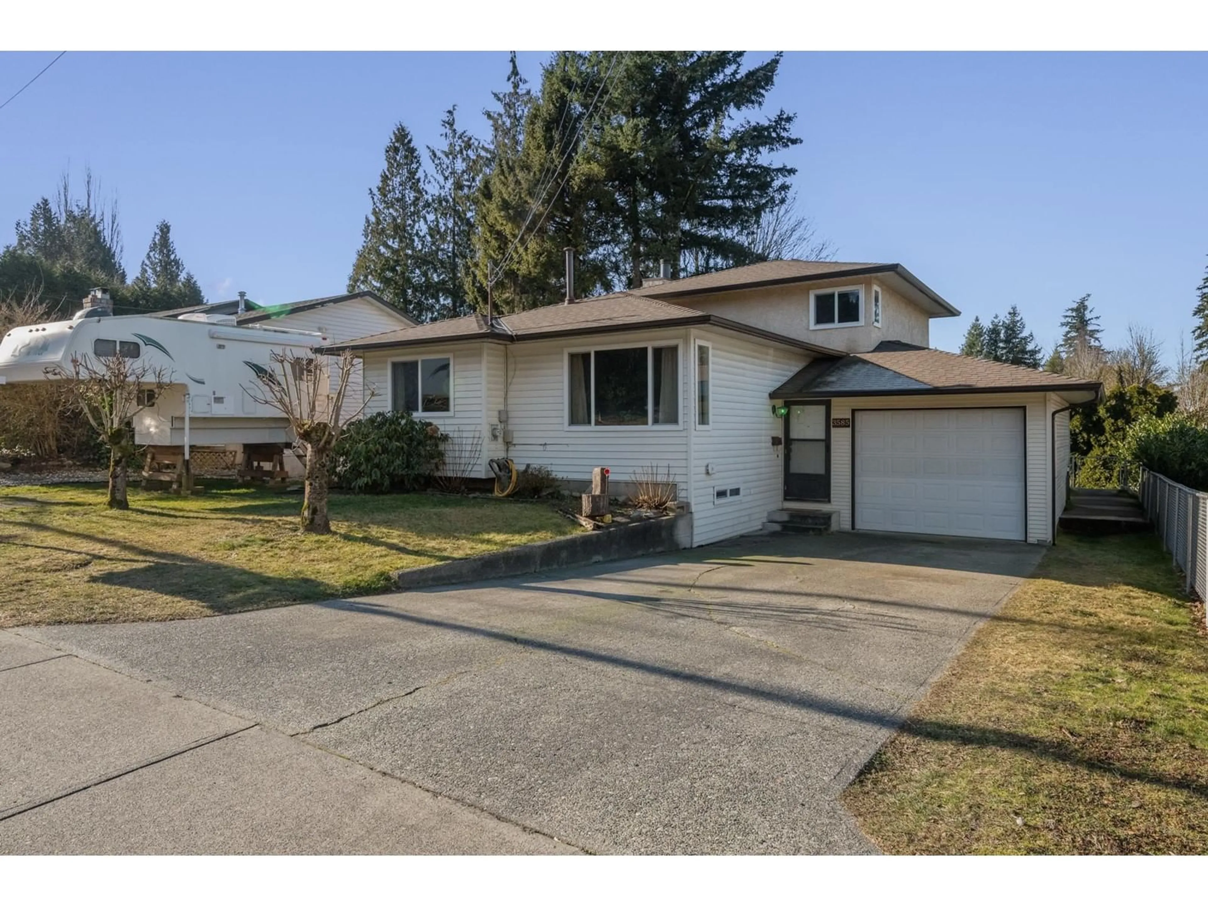 Home with vinyl exterior material, street for 3585 OLD CLAYBURN ROAD, Abbotsford British Columbia V2T7H5