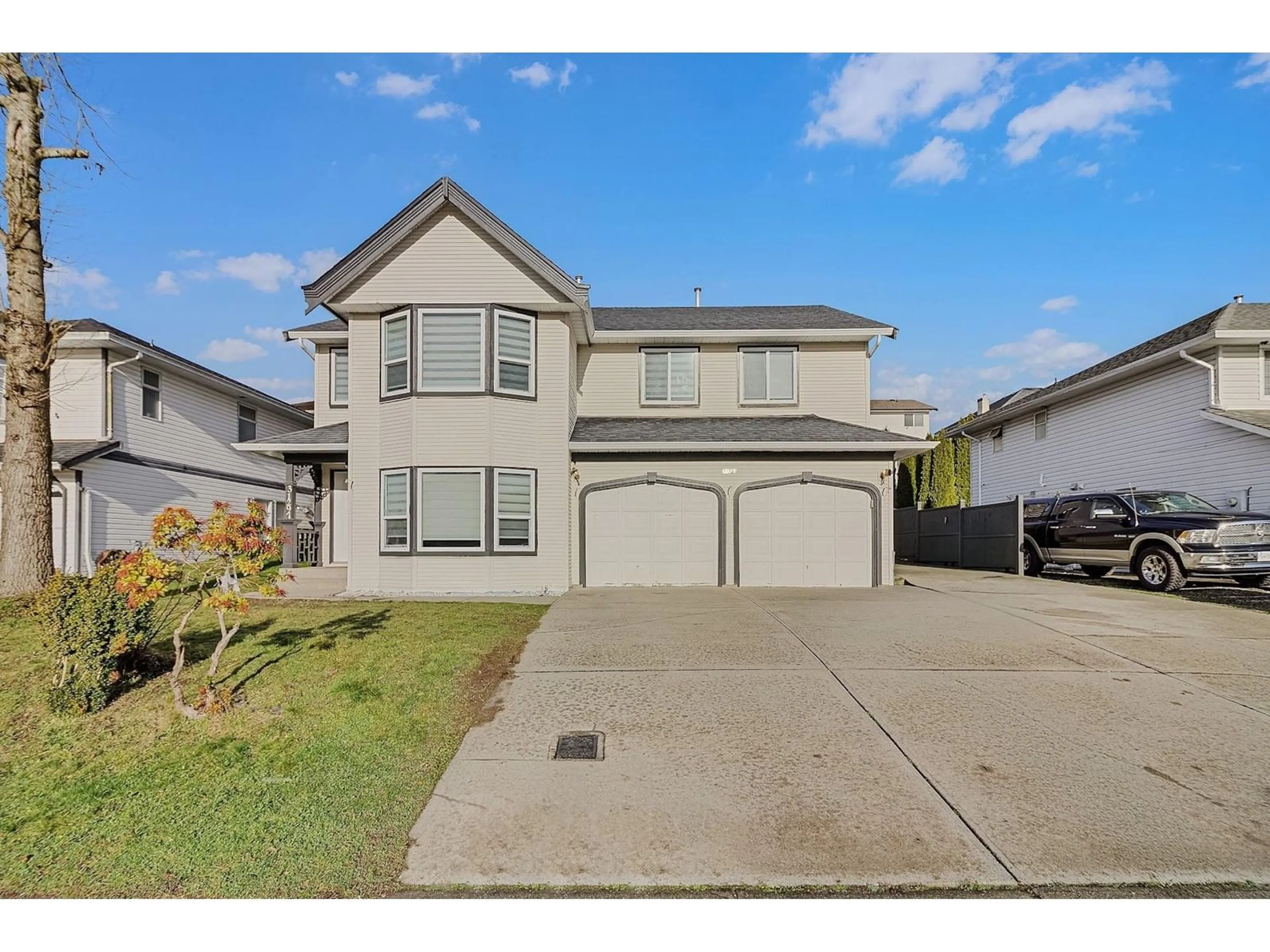 A pic from outside/outdoor area/front of a property/back of a property/a pic from drone, street for 31297 WAGNER DRIVE, Abbotsford British Columbia V2T5G1