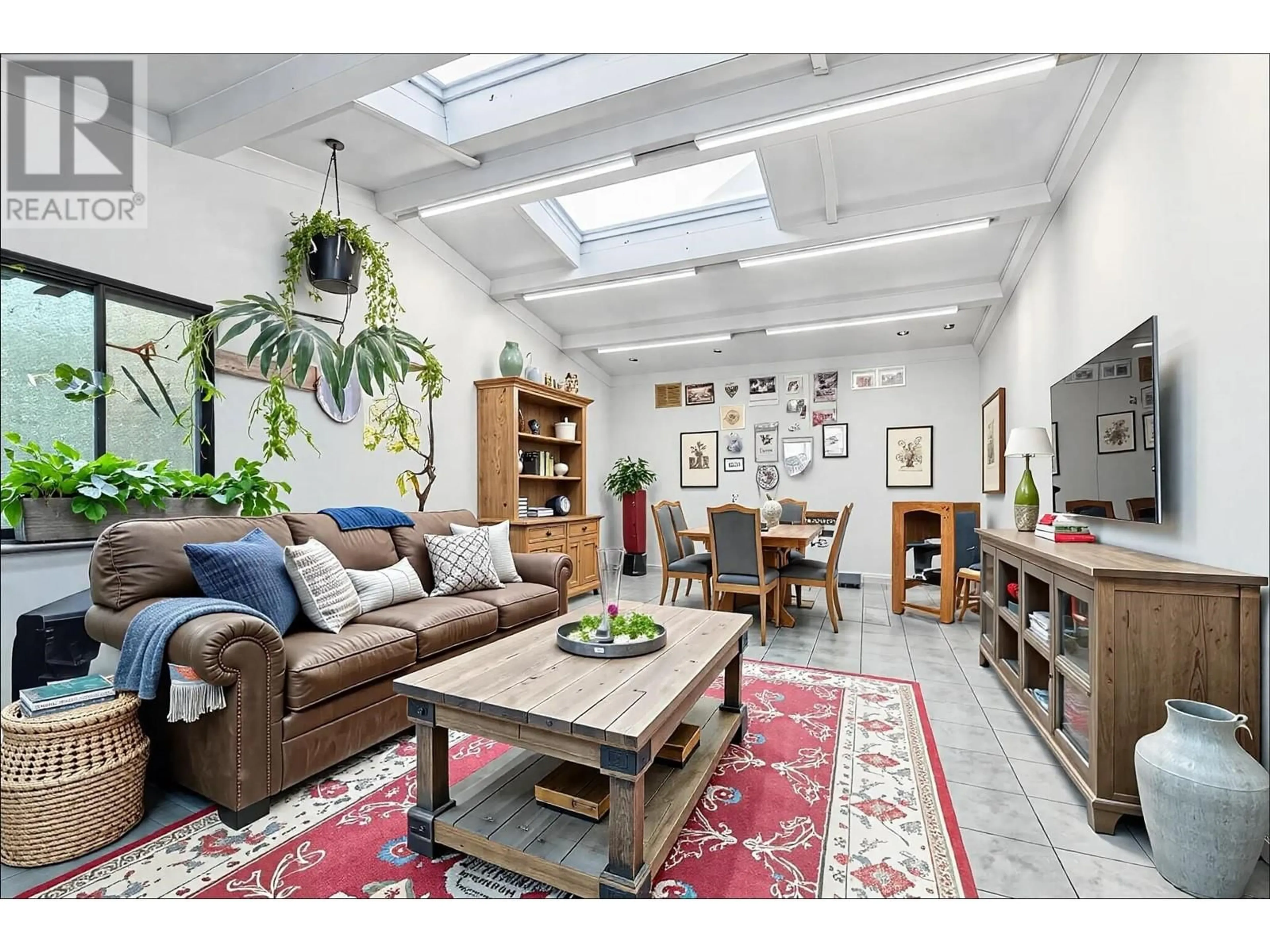 Living room with furniture, unknown for 1014 VICTORIA DRIVE, Vancouver British Columbia V5L4G2