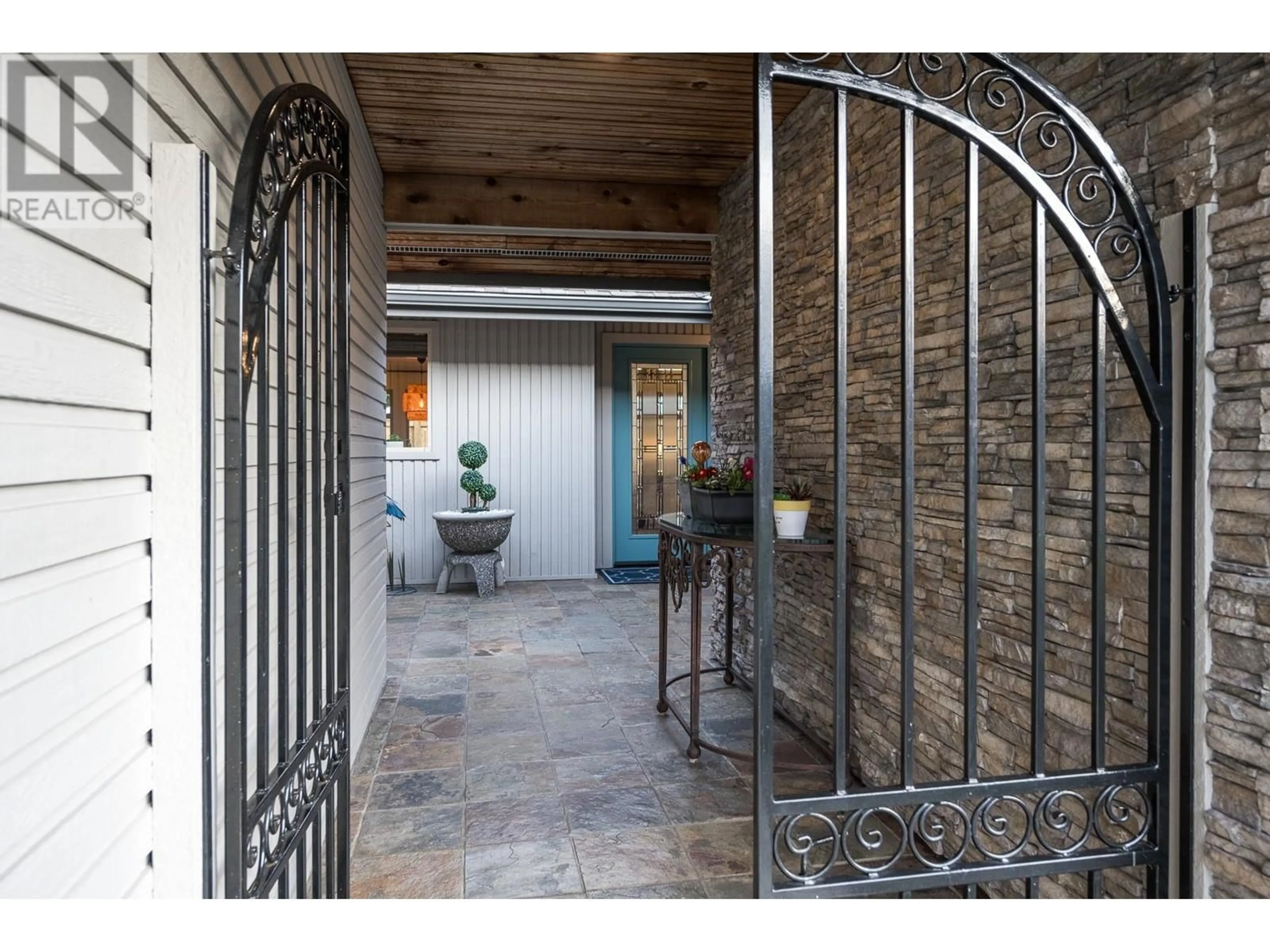 Indoor entryway for 5494 CANDLEWYCK WYND, Delta British Columbia V4M3T6