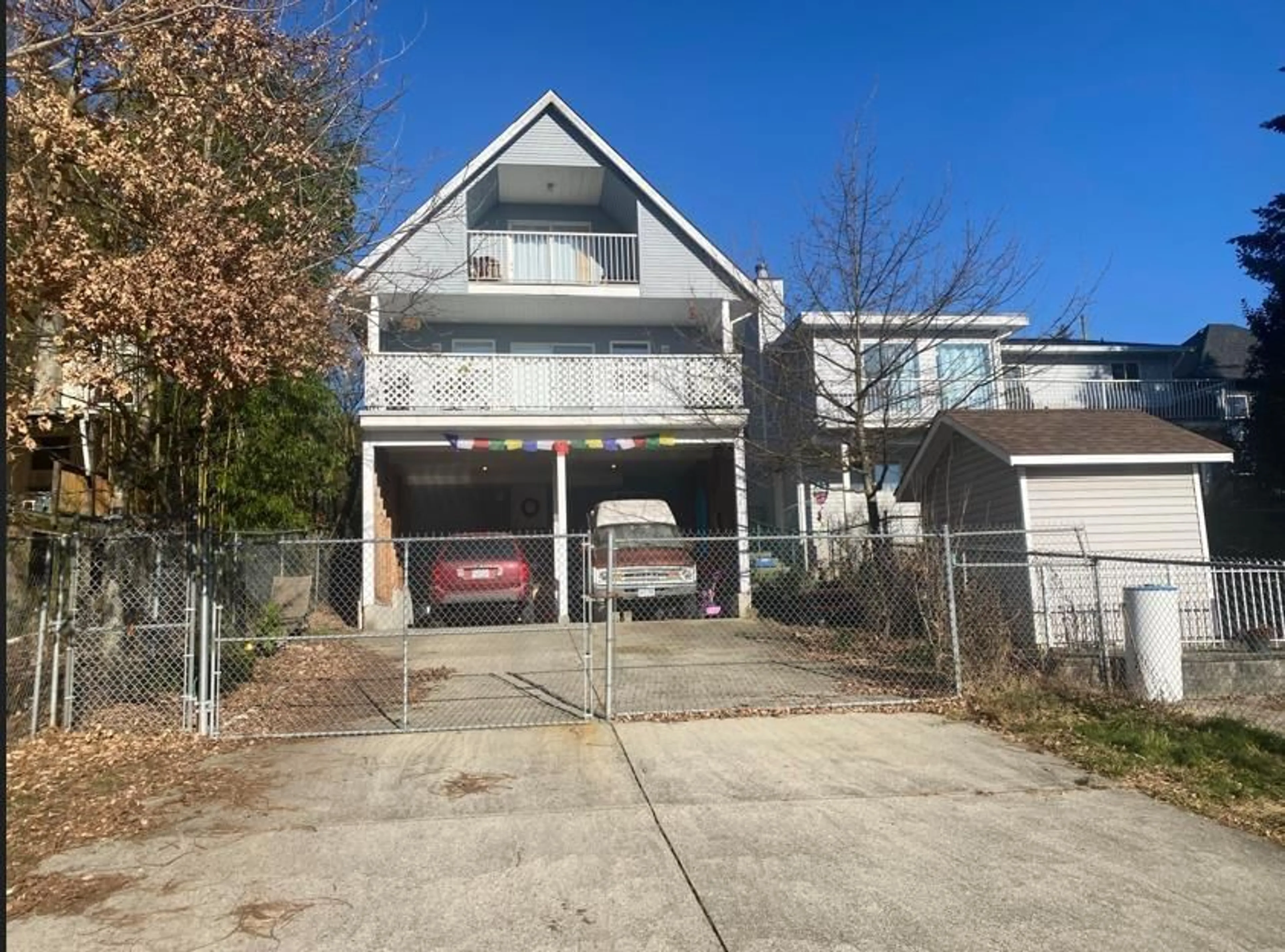 A pic from outside/outdoor area/front of a property/back of a property/a pic from drone, street for 32988 3RD AVENUE, Mission British Columbia V2V1N4