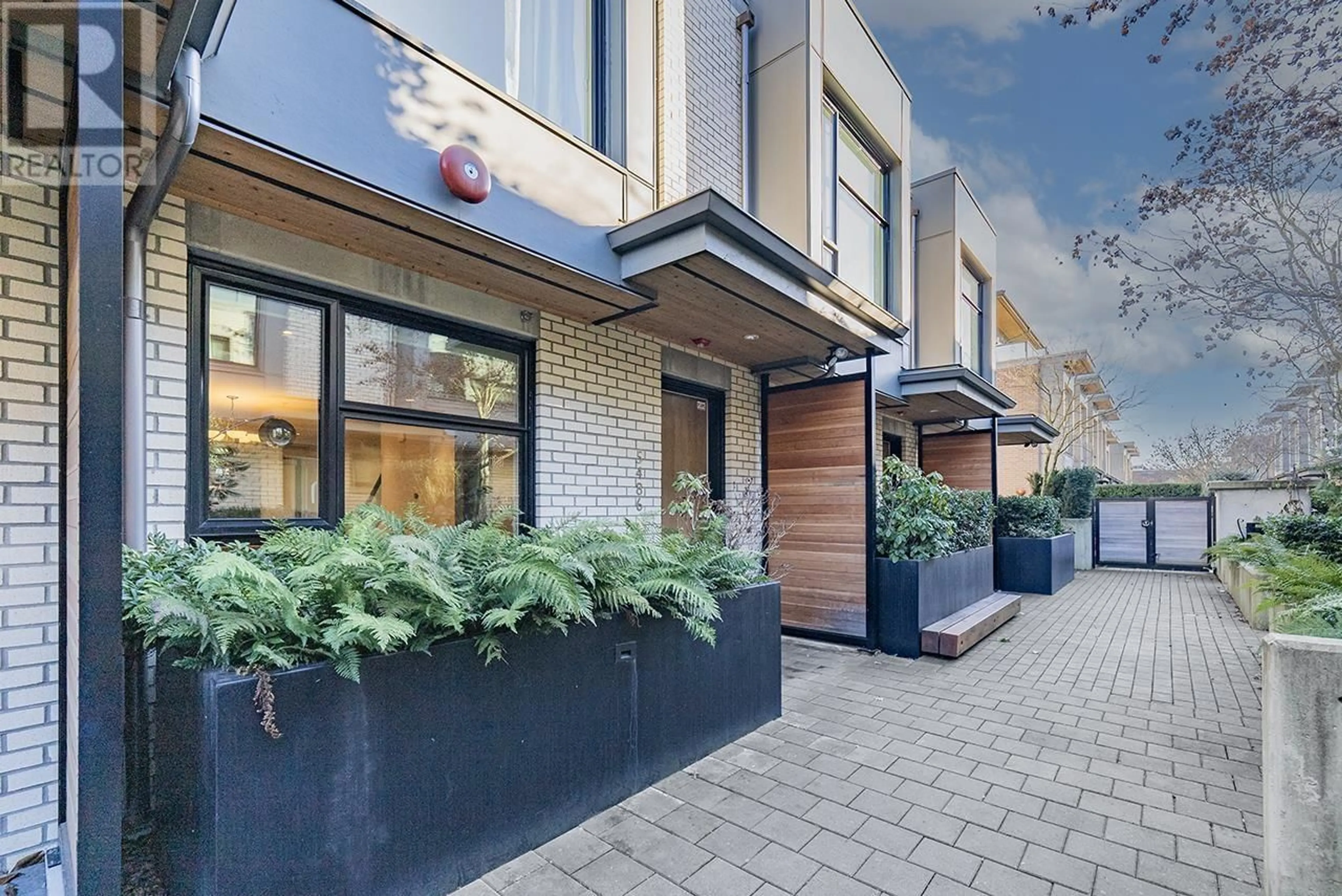 Unknown for 5486 OAK STREET, Vancouver British Columbia V6M2V6