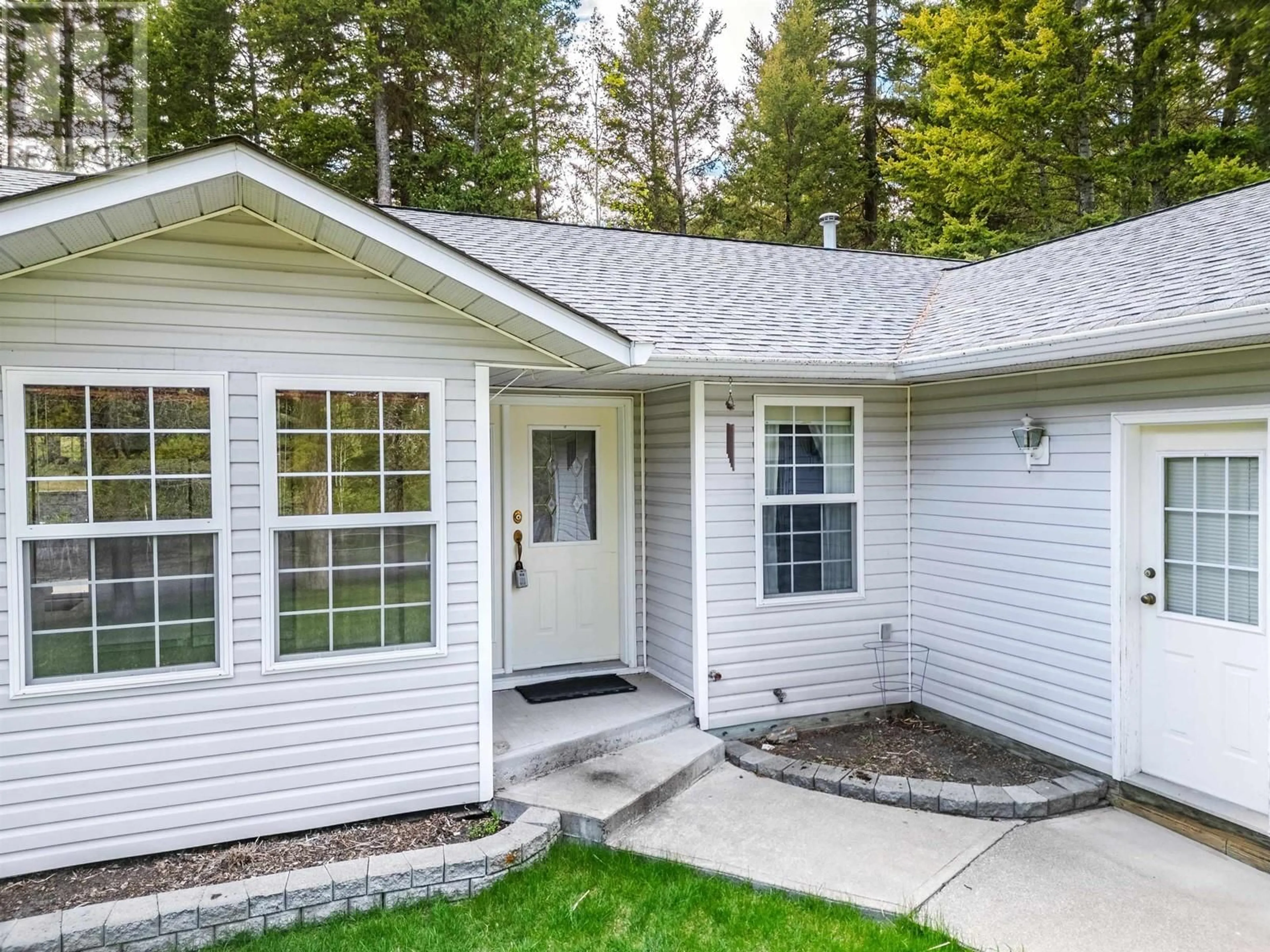 Home with vinyl exterior material, unknown for 5091 EASZEE DRIVE, 108 Mile Ranch British Columbia V0K2Z0