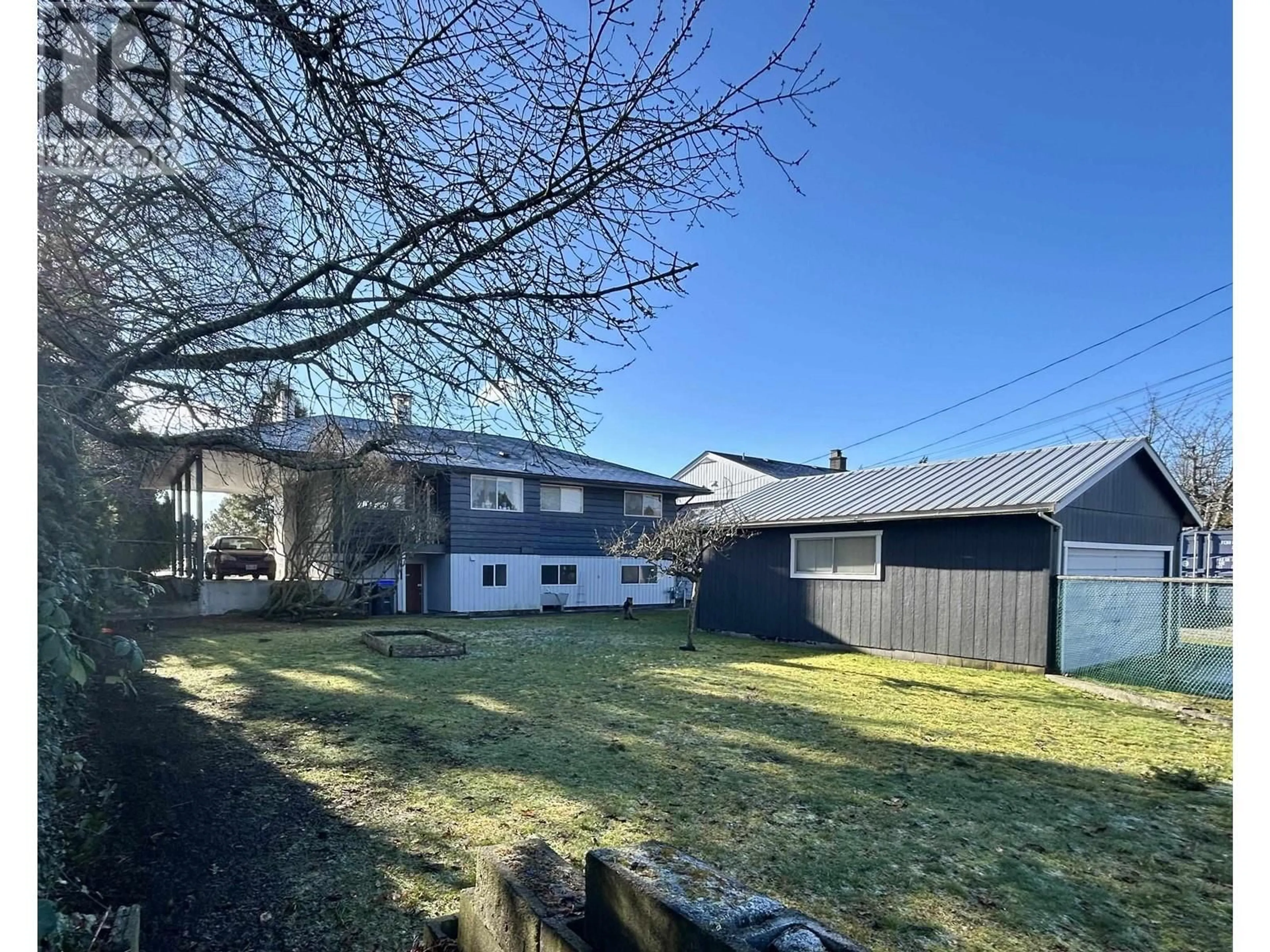 A pic from outside/outdoor area/front of a property/back of a property/a pic from drone, street for 5690 MERMAID STREET, Sechelt British Columbia V0N3A3