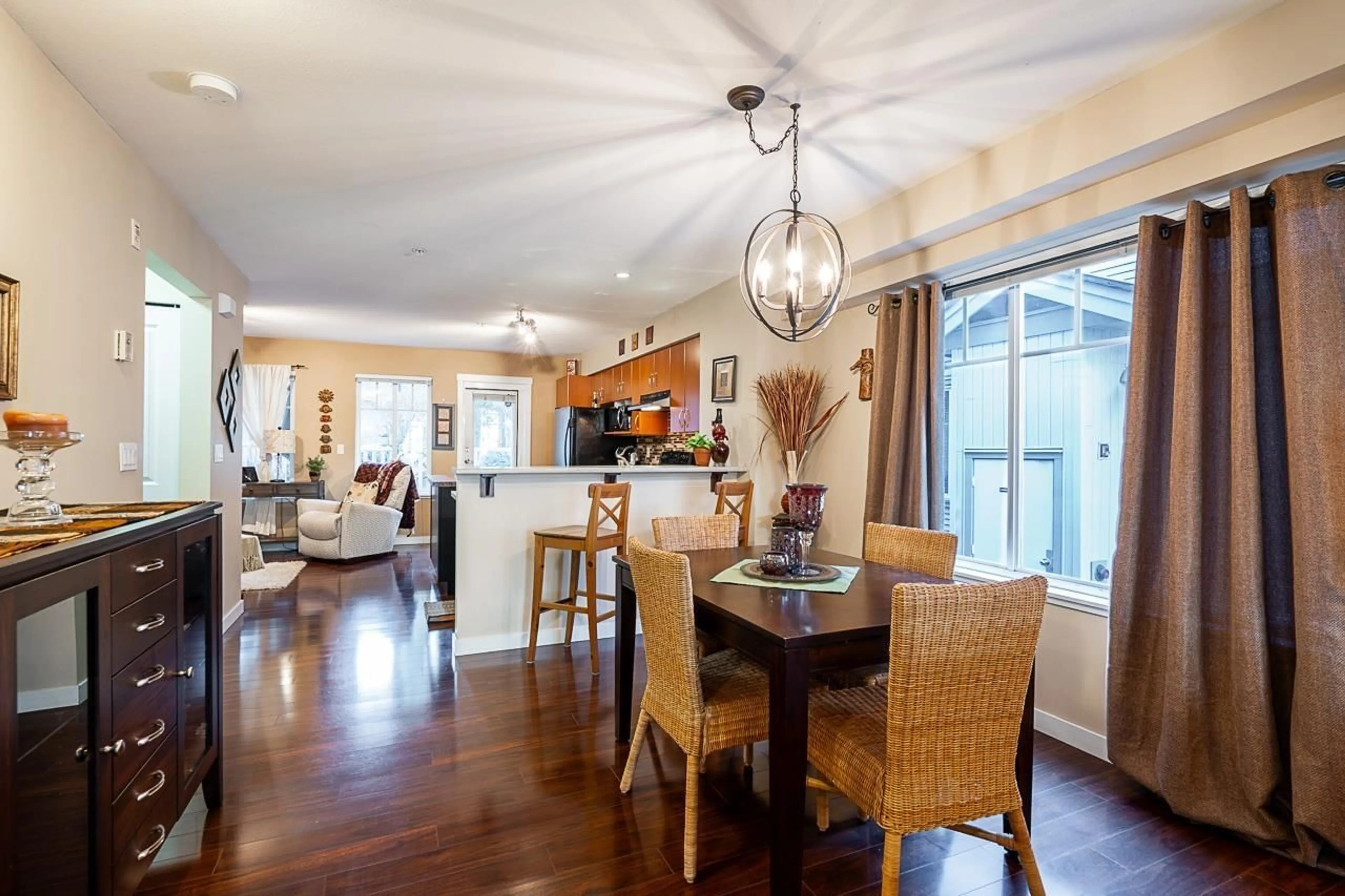 Dining room, wood/laminate floor for 172 12040 68 AVENUE, Surrey British Columbia V3W1P5