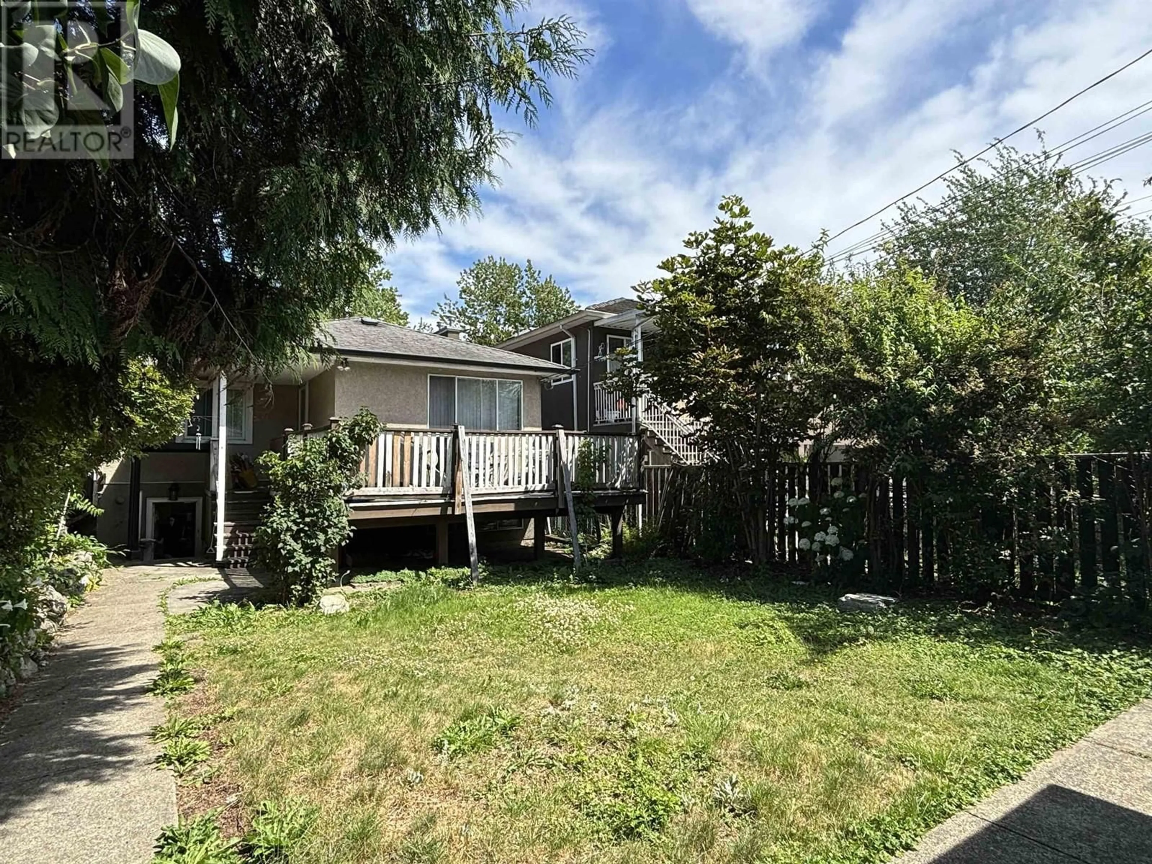 A pic from outside/outdoor area/front of a property/back of a property/a pic from drone, street for 2359 NANAIMO STREET, Vancouver British Columbia V5N5E2