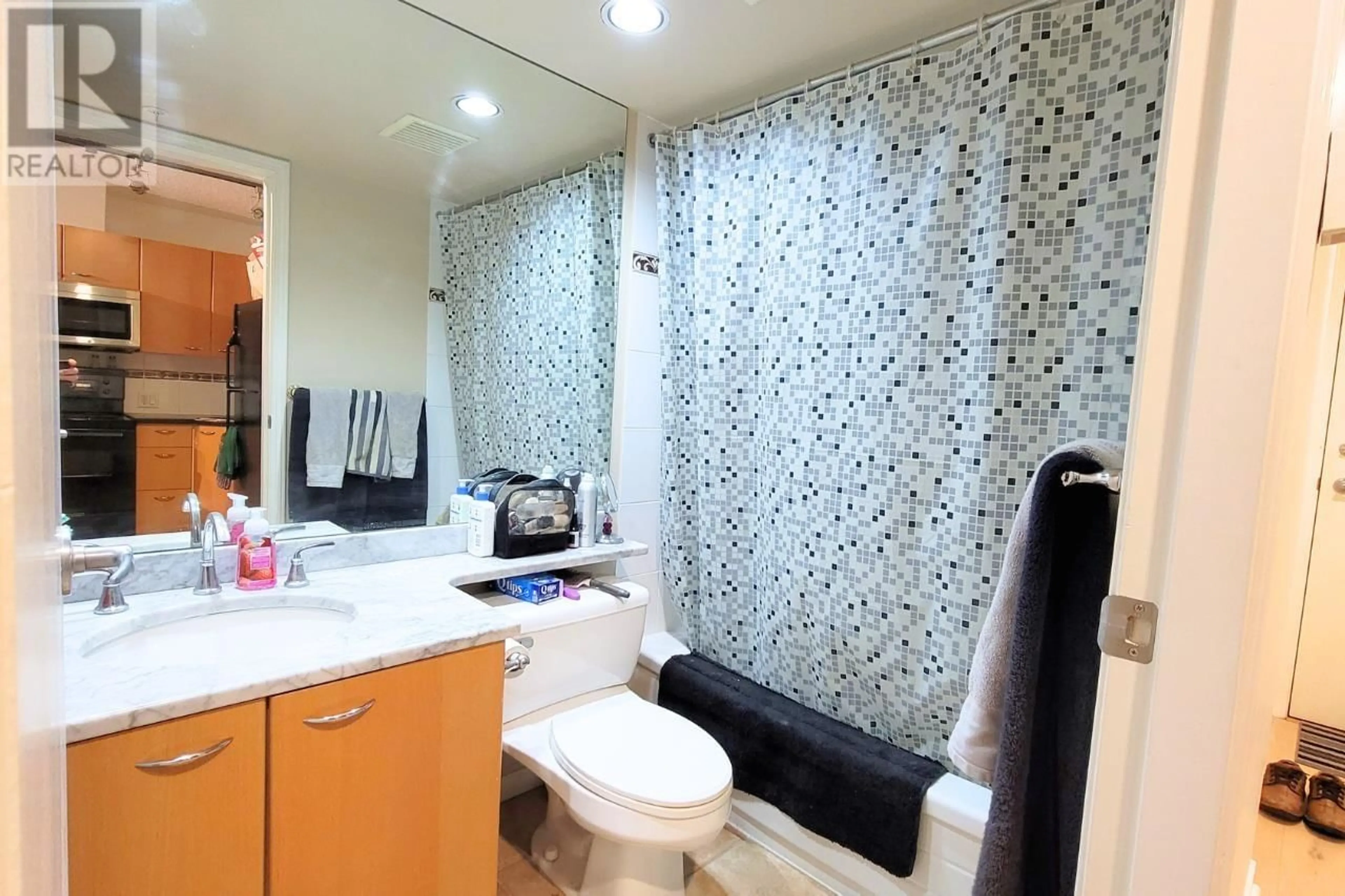 Standard bathroom, unknown for 309 1367 ALBERNI STREET, Vancouver British Columbia V6E4R9