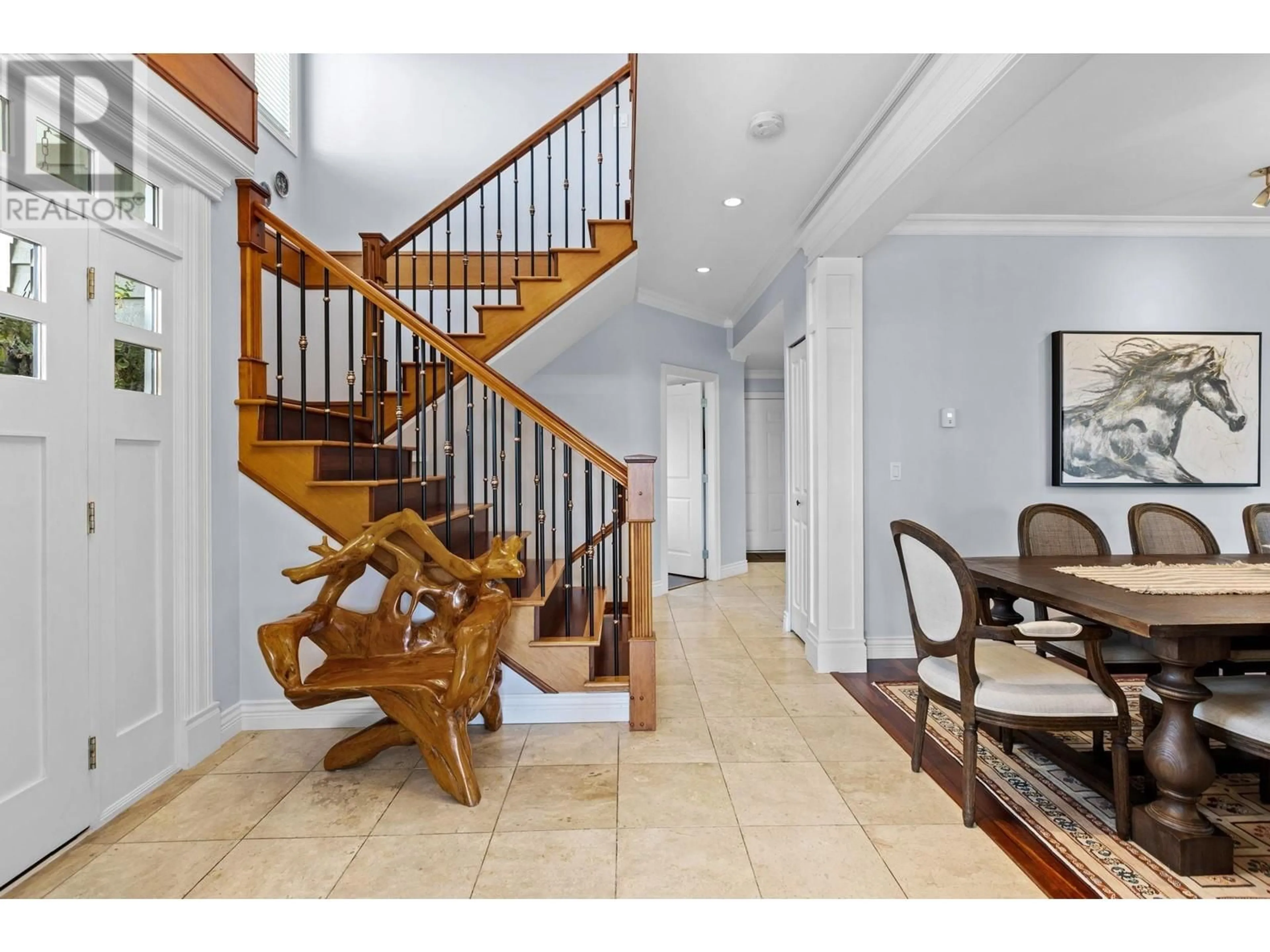 Indoor foyer for 1197 FULTON AVENUE, West Vancouver British Columbia V7T1N4