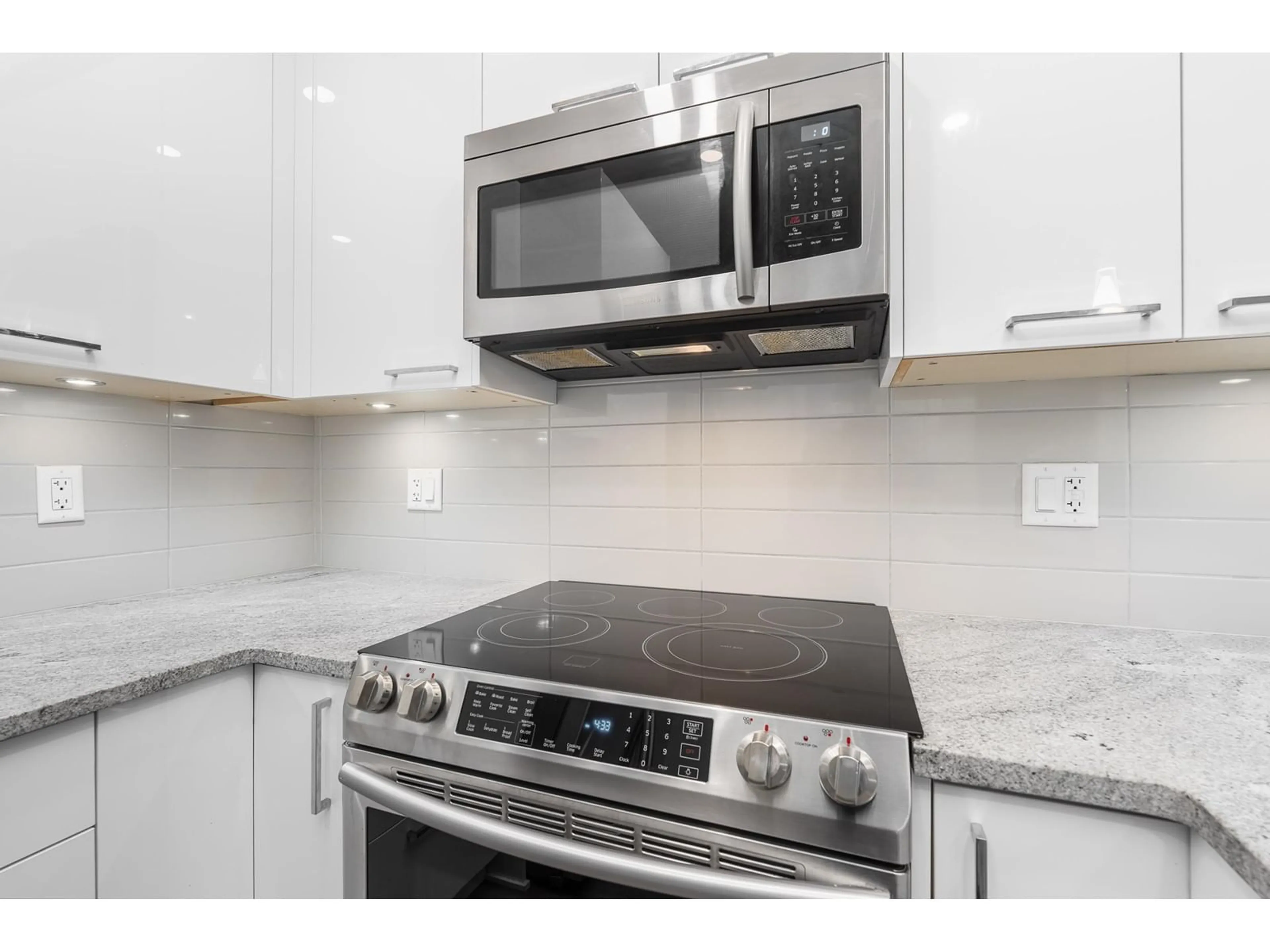 Standard kitchen, ceramic/tile floor for 102 20686 EASTLEIGH CRESCENT, Langley British Columbia V3A0M4