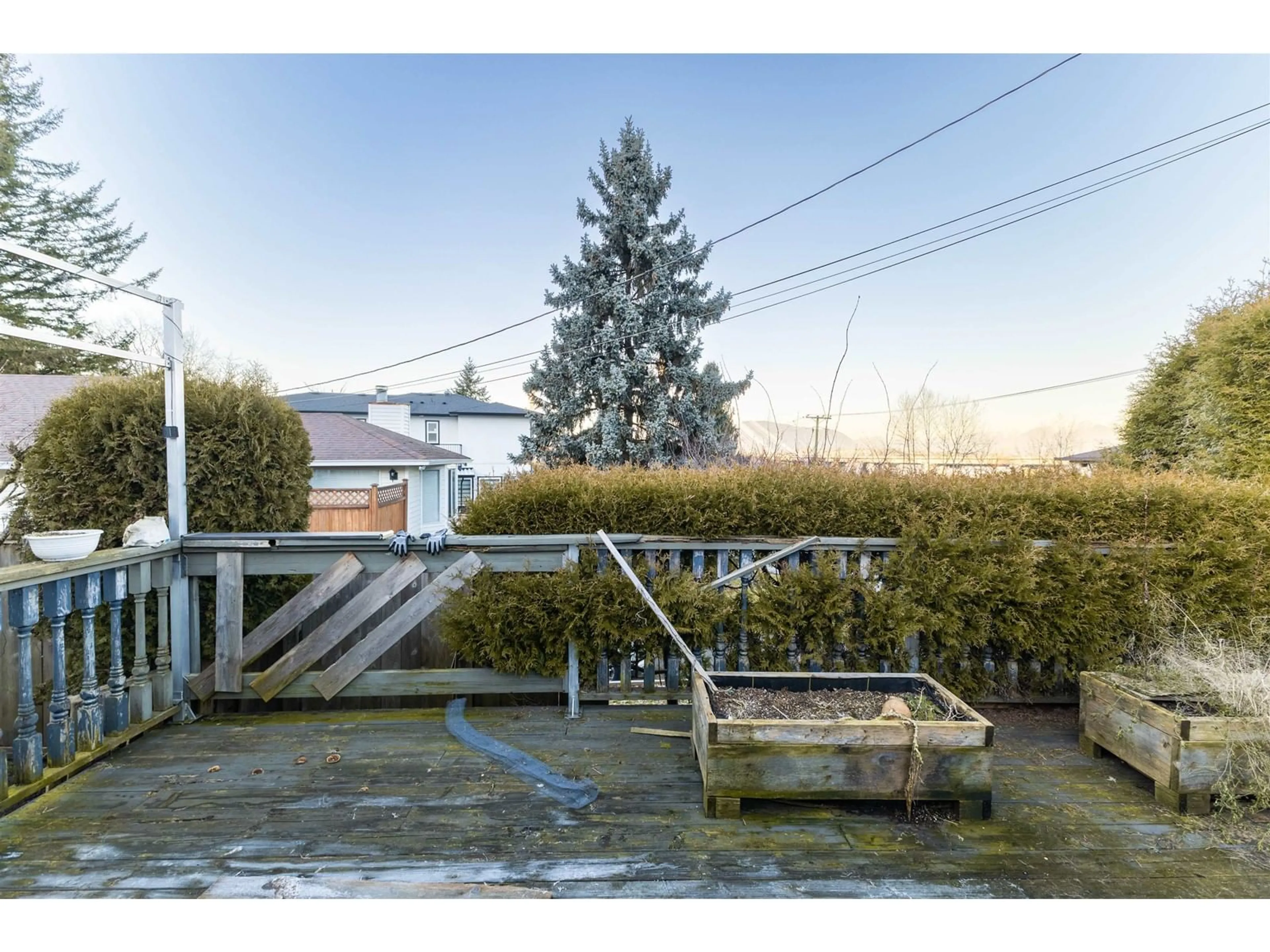 A pic from outside/outdoor area/front of a property/back of a property/a pic from drone, street for 11433 SURREY ROAD, Surrey British Columbia V3R5T4