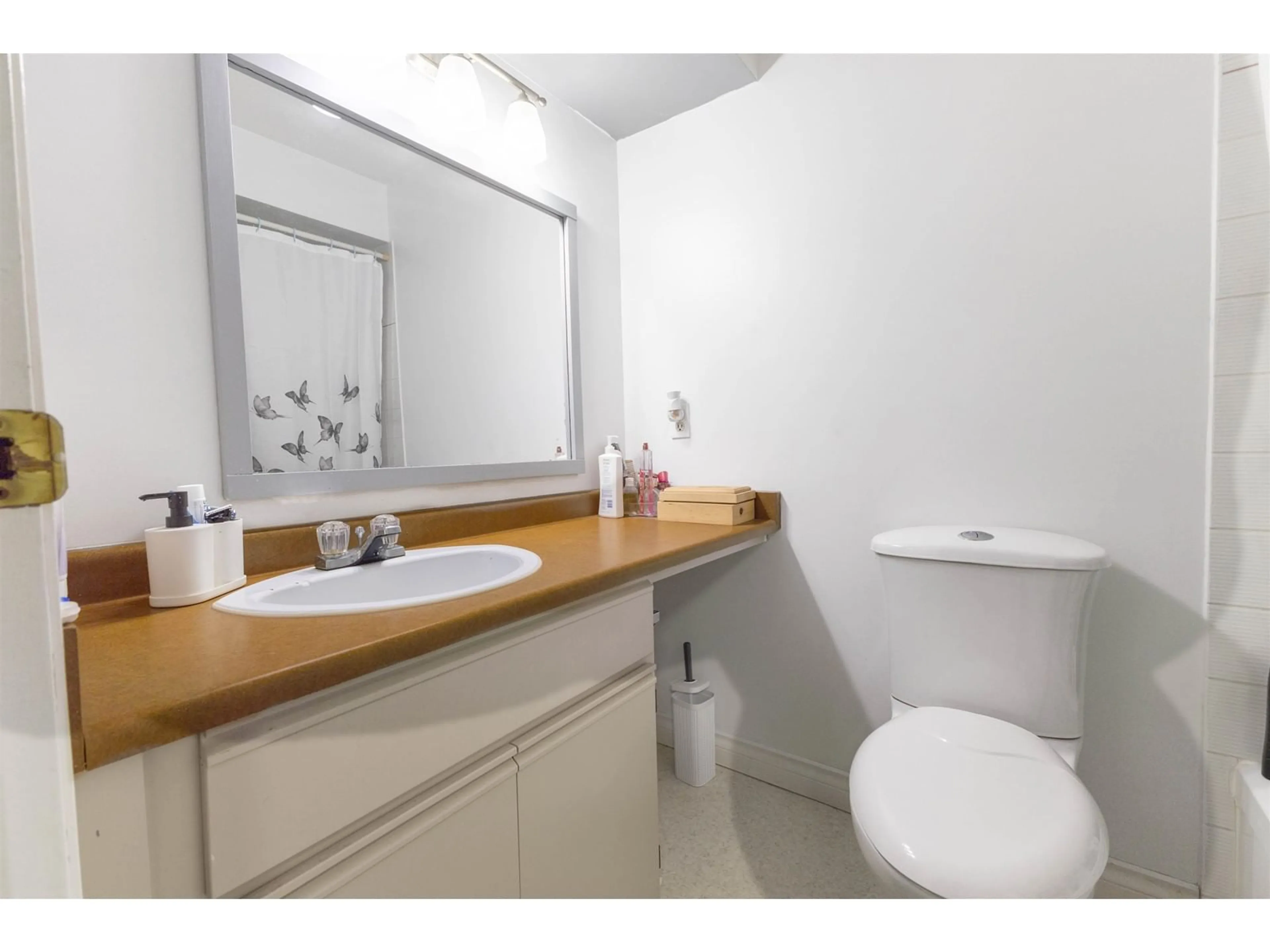 Standard bathroom, unknown for 11433 SURREY ROAD, Surrey British Columbia V3R5T4