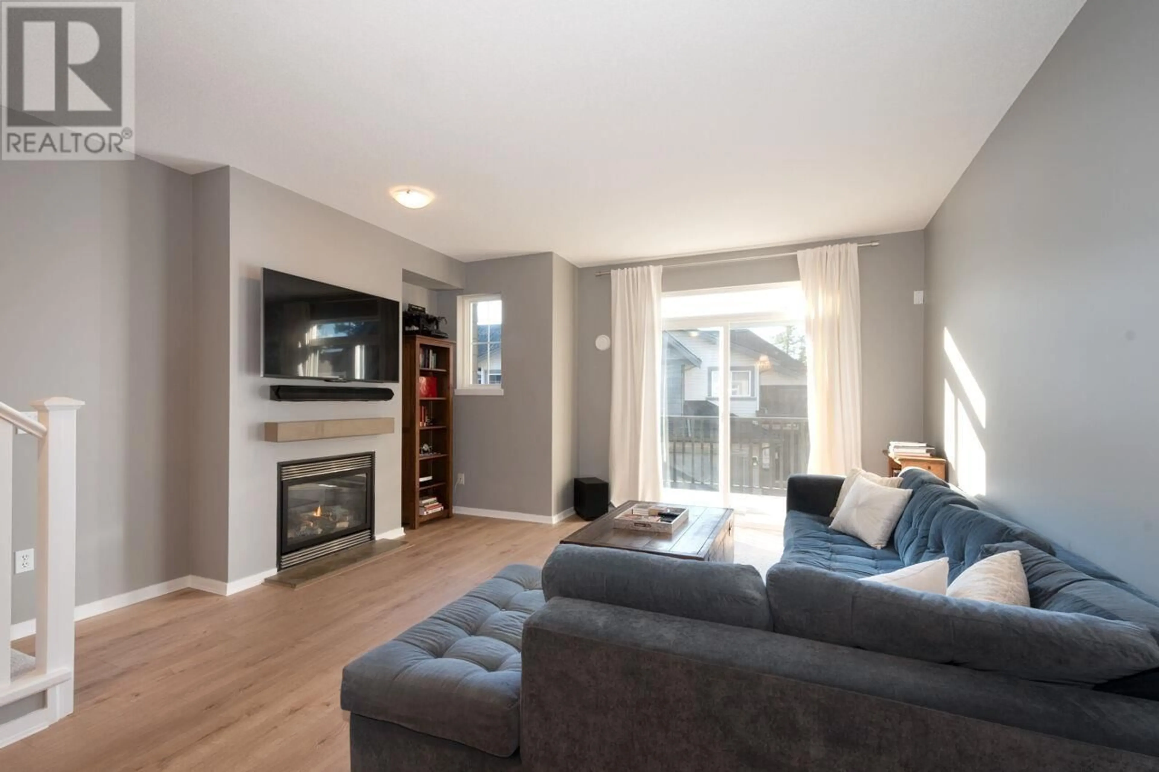 Living room with furniture, wood/laminate floor for 75 2200 PANORAMA DRIVE, Port Moody British Columbia V3H5M2