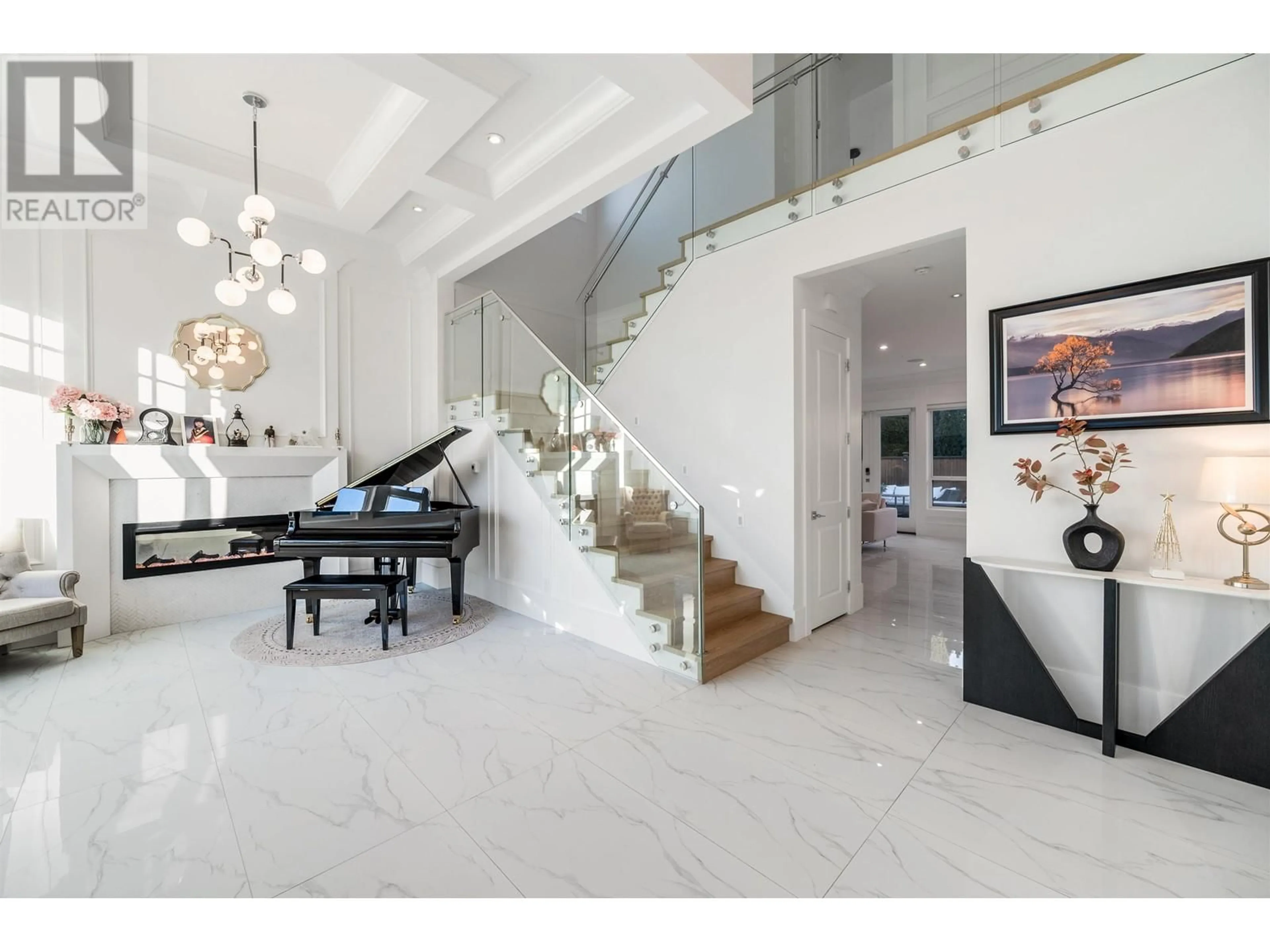 Indoor foyer for 7242 LYNNWOOD DRIVE, Richmond British Columbia V7C0C6