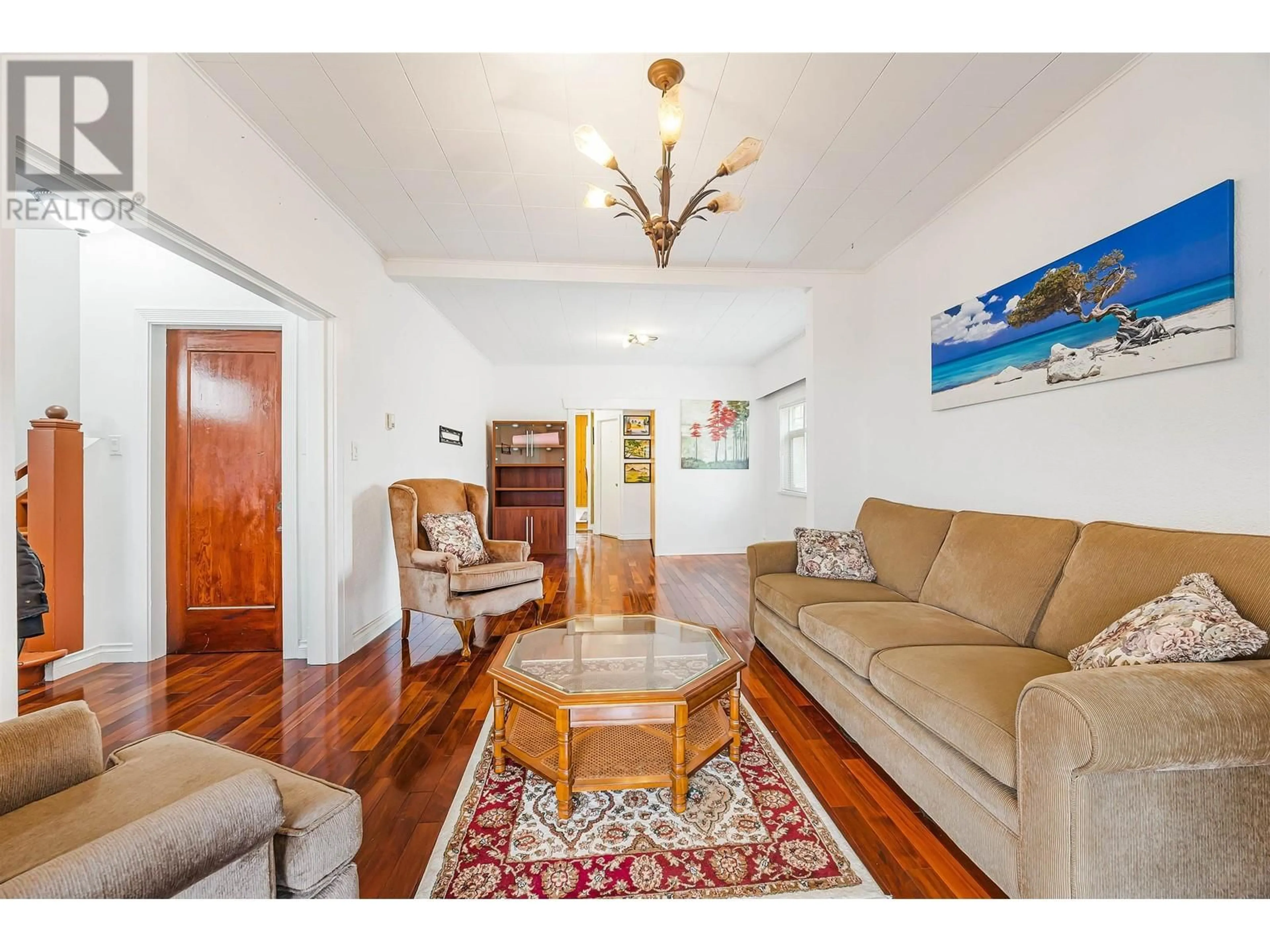 Living room with furniture, wood/laminate floor for 1008 E 22ND AVENUE, Vancouver British Columbia V5V1W3