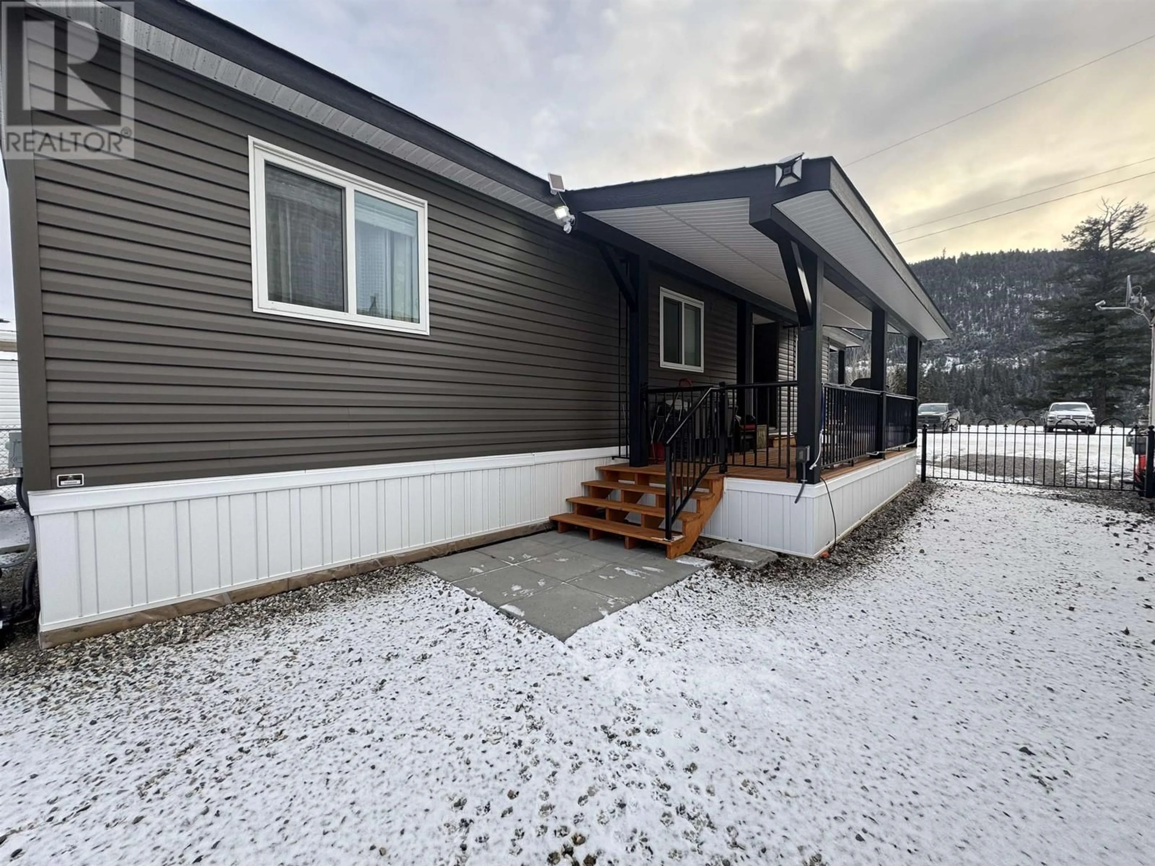 Home with vinyl exterior material, mountain view for 56 3001 N MACKENZIE AVENUE, Williams Lake British Columbia V2G3N9