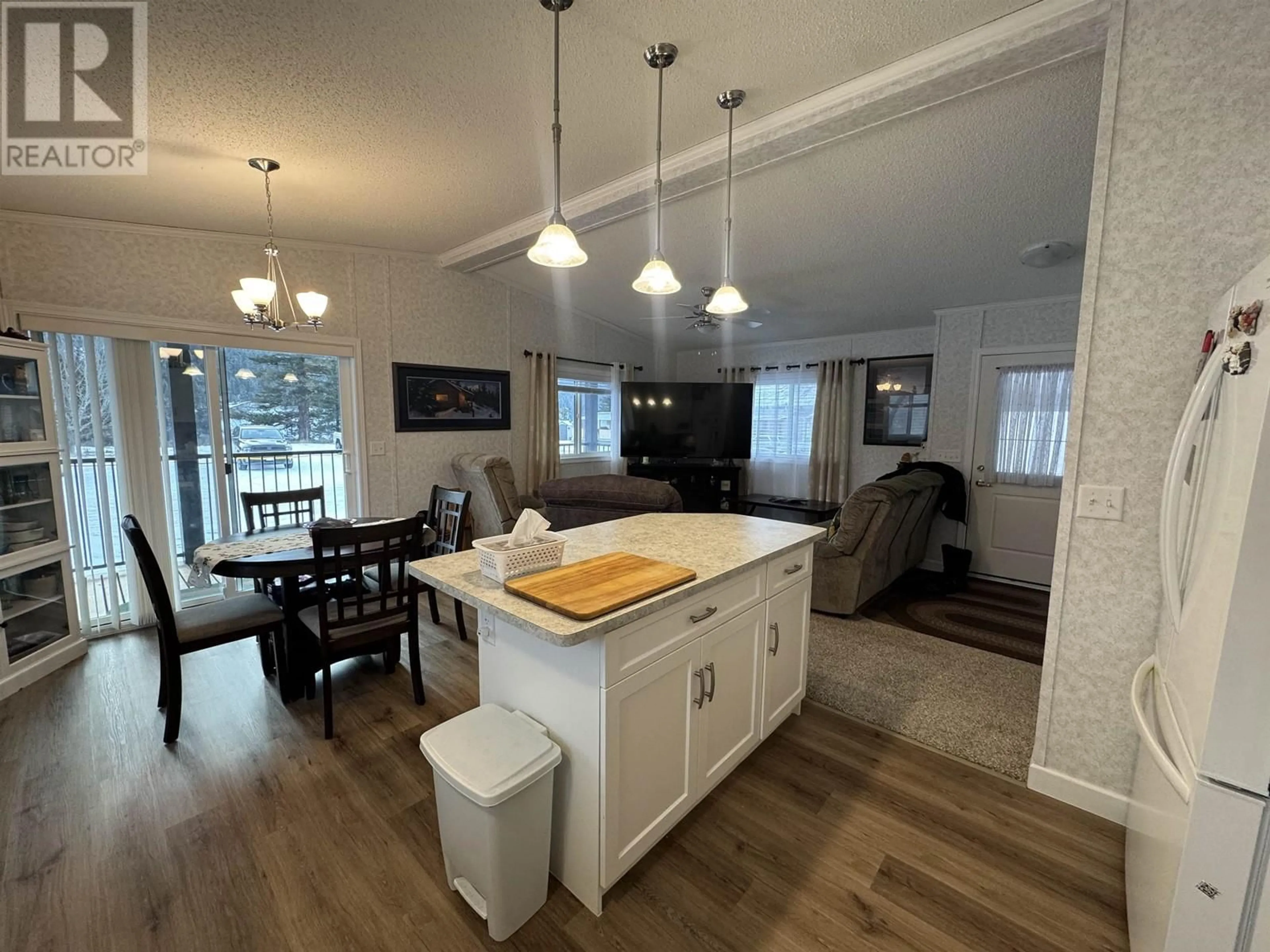 Open concept kitchen, unknown for 56 3001 N MACKENZIE AVENUE, Williams Lake British Columbia V2G3N9