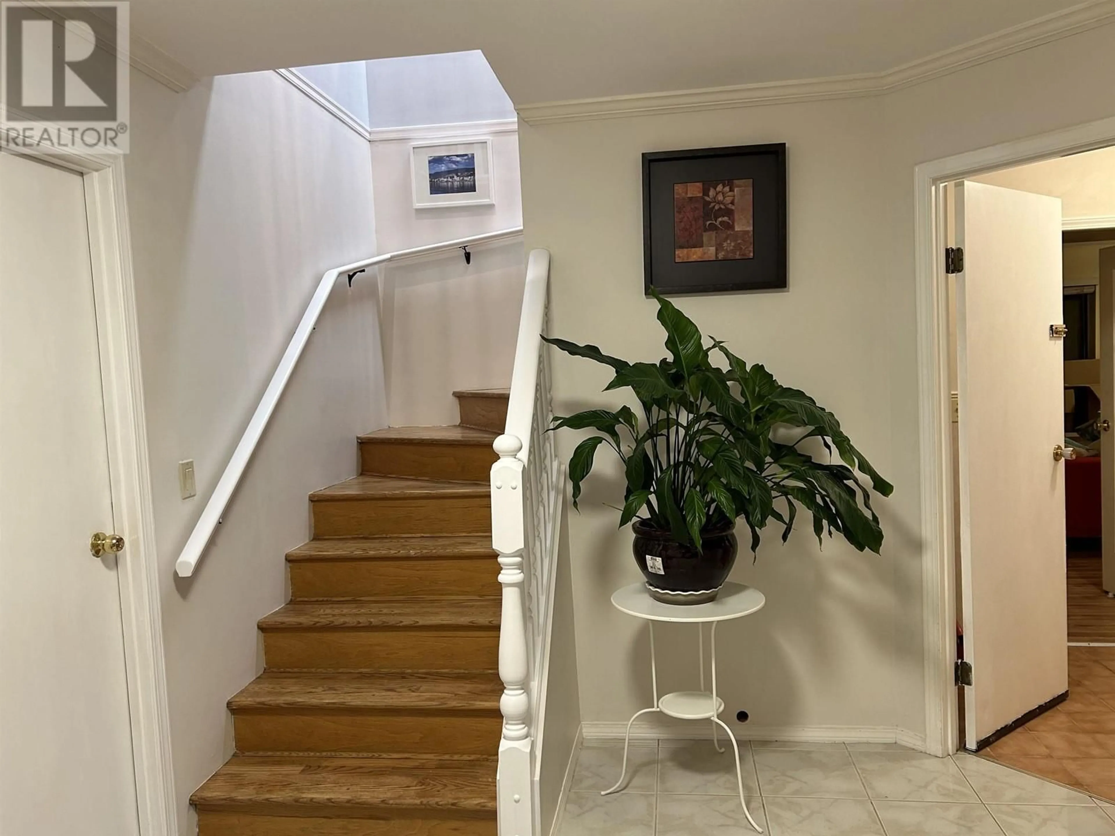 Indoor foyer for 11848 MEADOWLARK DRIVE, Maple Ridge British Columbia V2X9L6