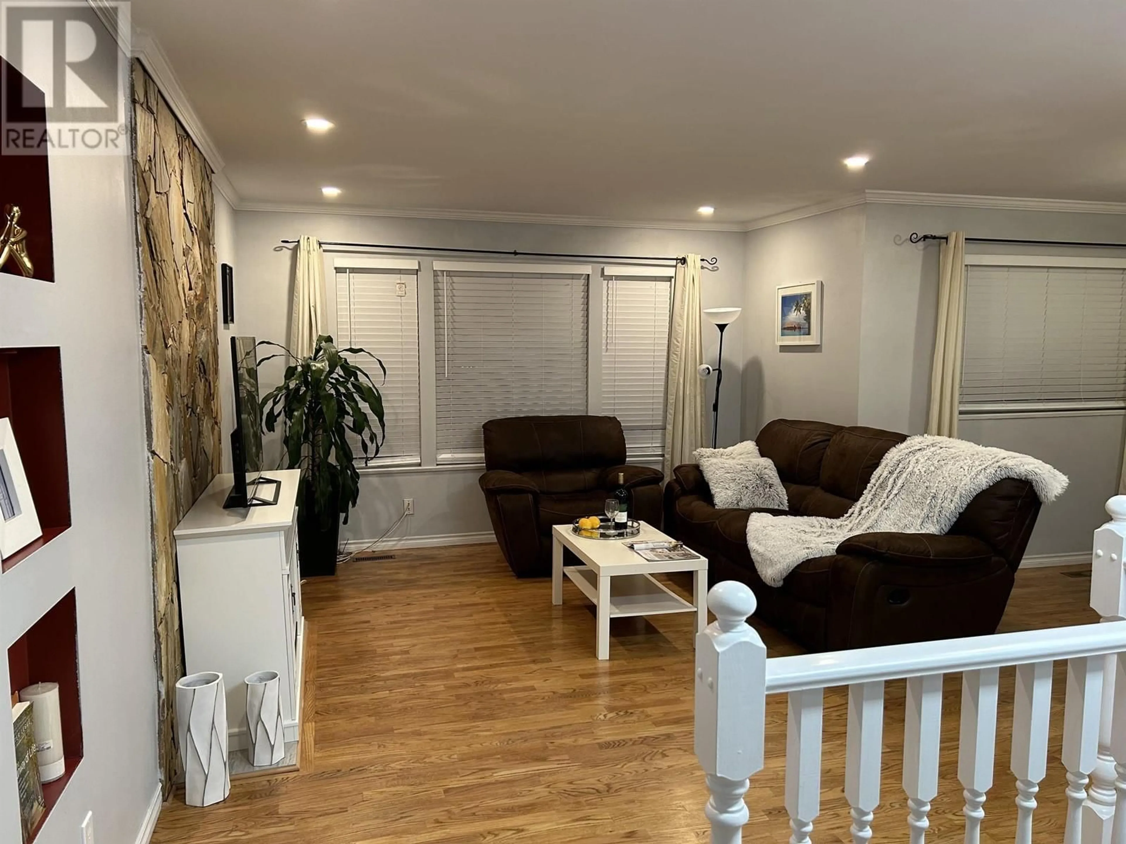 Living room with furniture, wood/laminate floor for 11848 MEADOWLARK DRIVE, Maple Ridge British Columbia V2X9L6