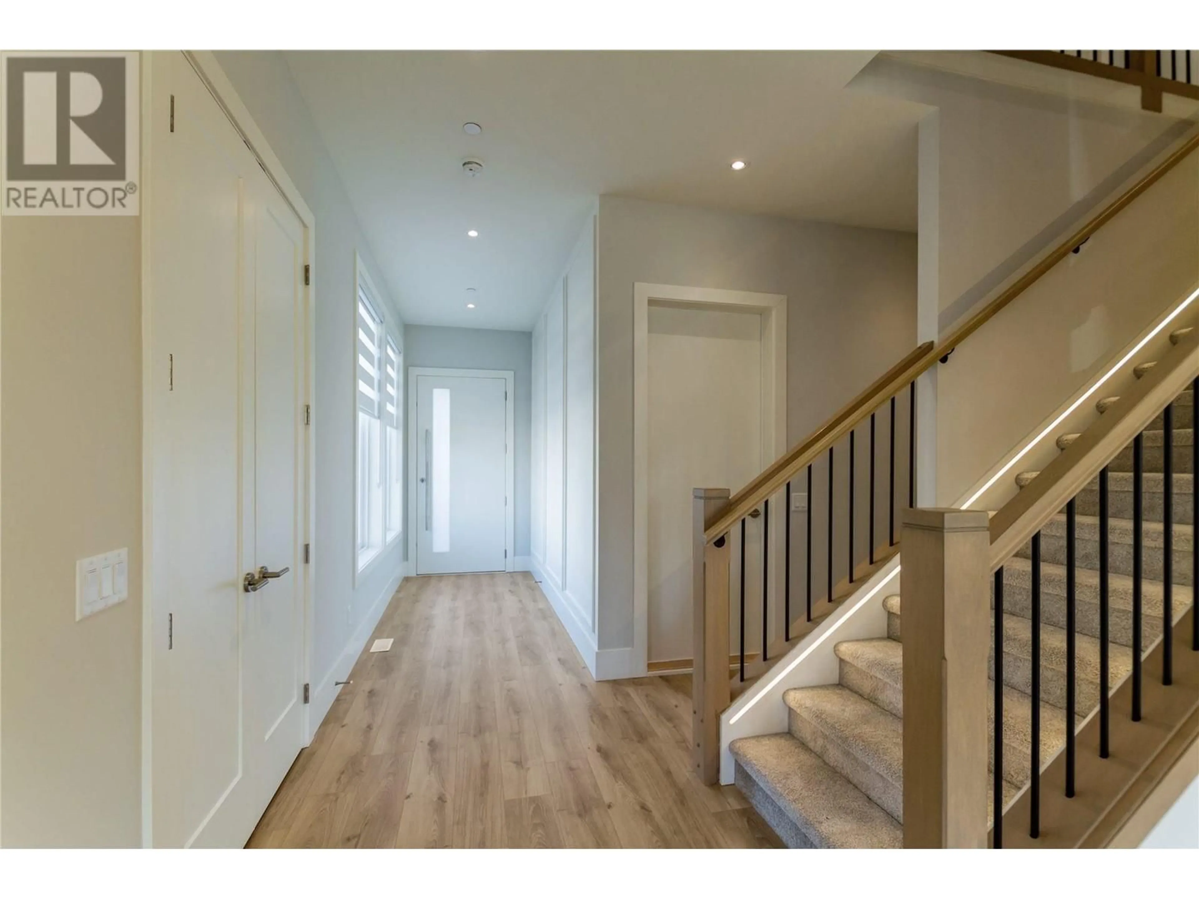 Indoor entryway for 10897 MORRISETTE PLACE, Maple Ridge British Columbia V2W1G8