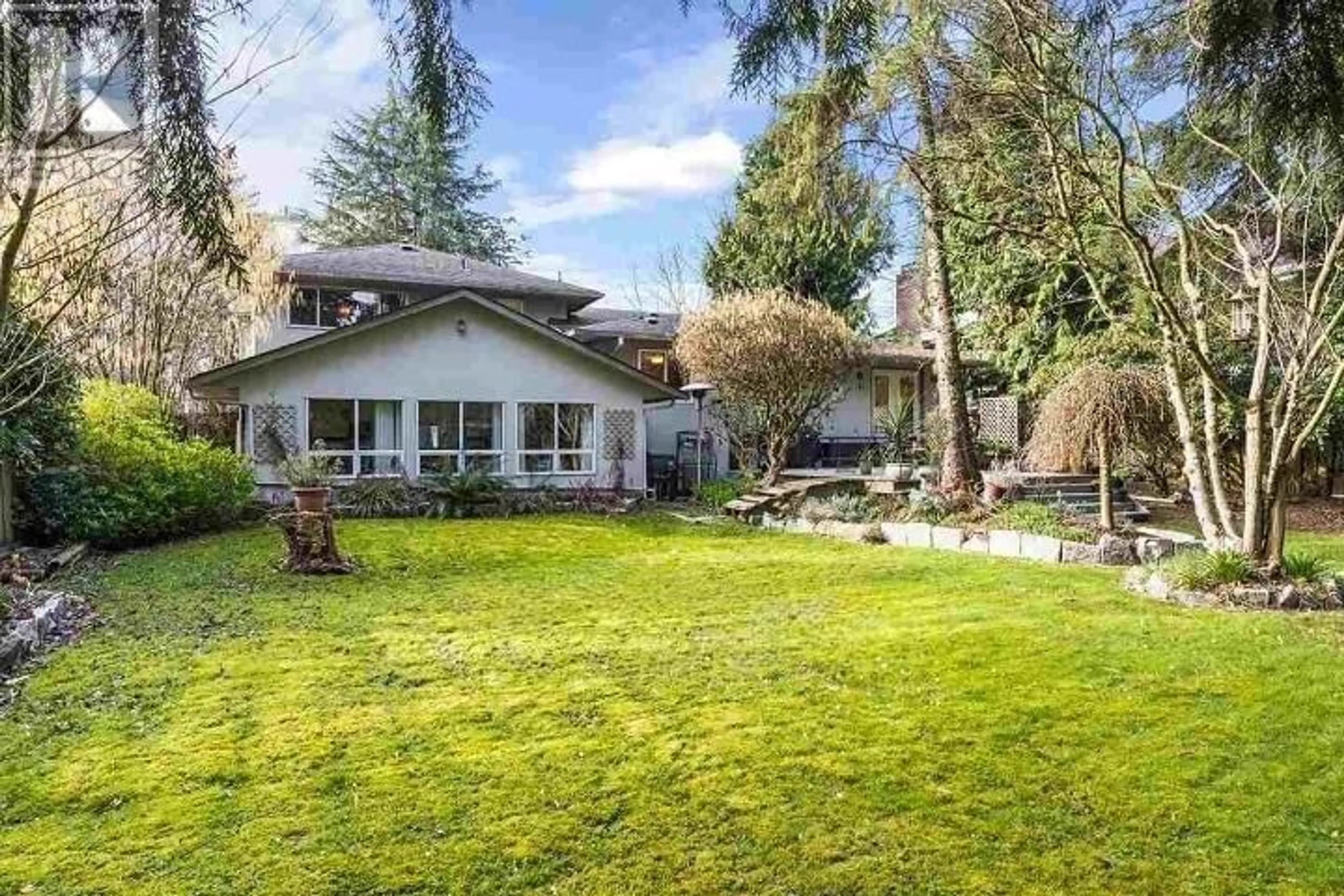 A pic from outside/outdoor area/front of a property/back of a property/a pic from drone, unknown for 10291 CAITHCART ROAD, Richmond British Columbia V6X1N3