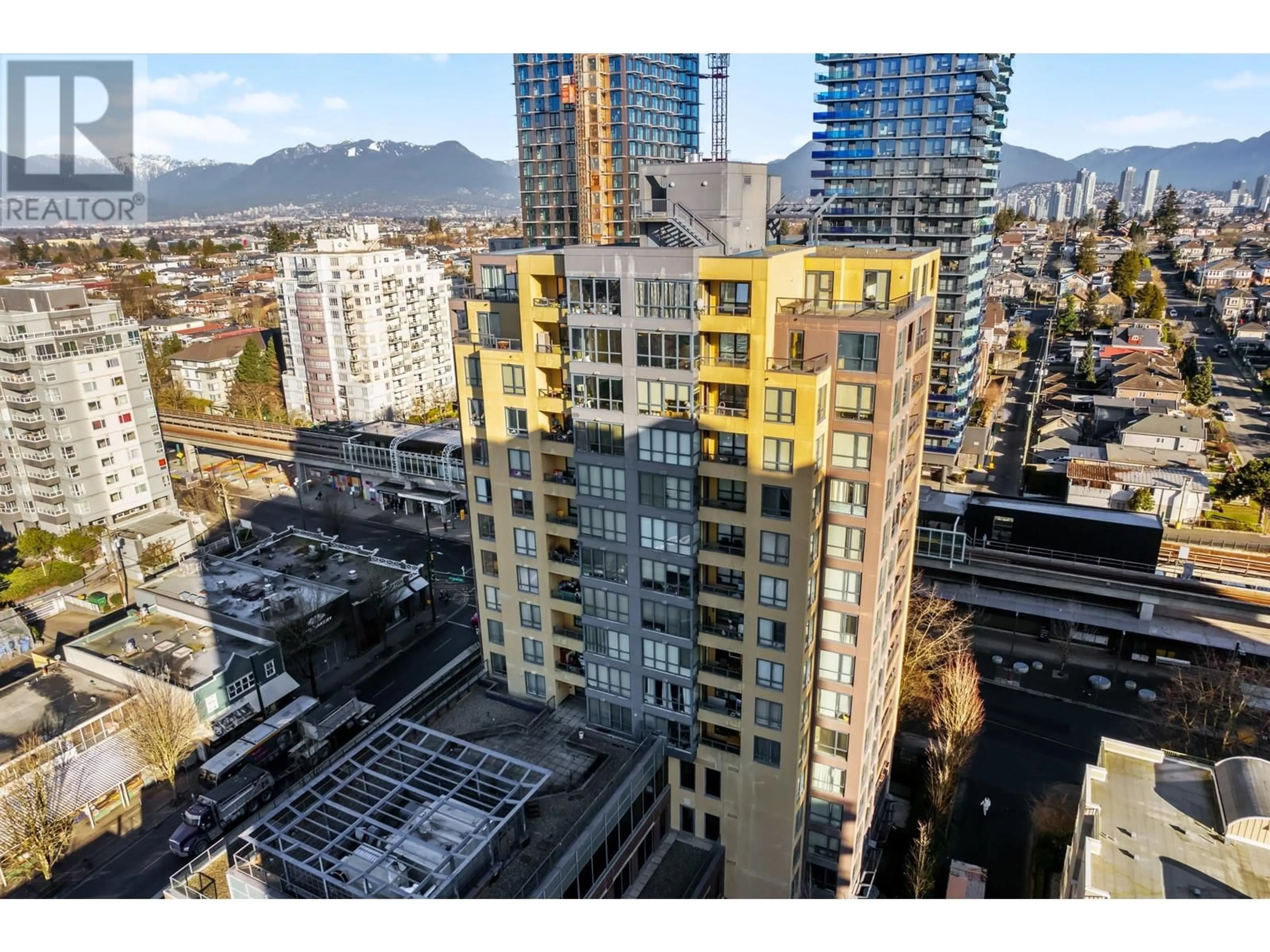 A pic from outside/outdoor area/front of a property/back of a property/a pic from drone, city buildings view from balcony for 809 3438 VANNESS AVENUE, Vancouver British Columbia V5R6E7