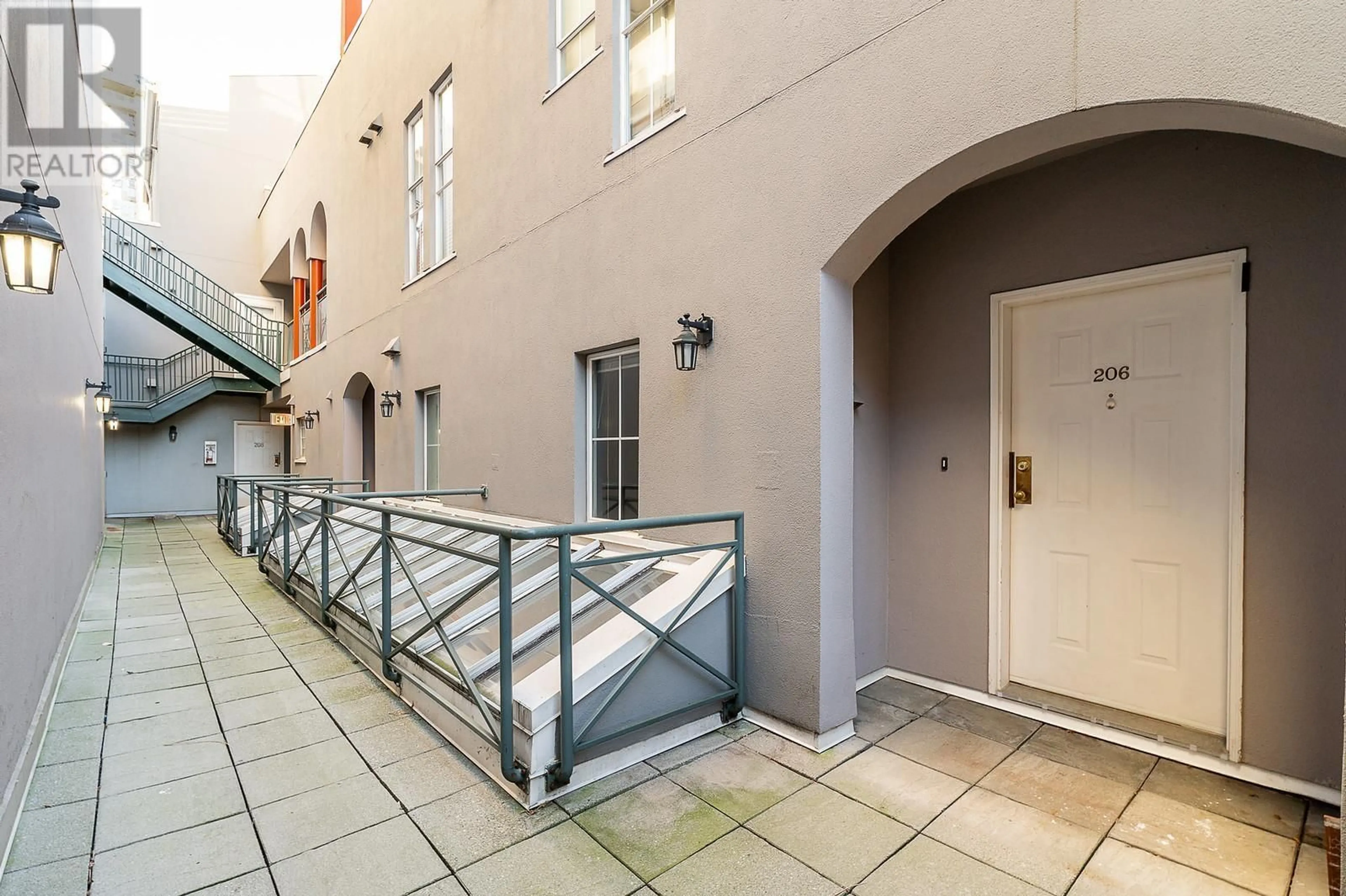 Indoor foyer for 206 8 LAGUNA COURT, New Westminster British Columbia V3M6M6