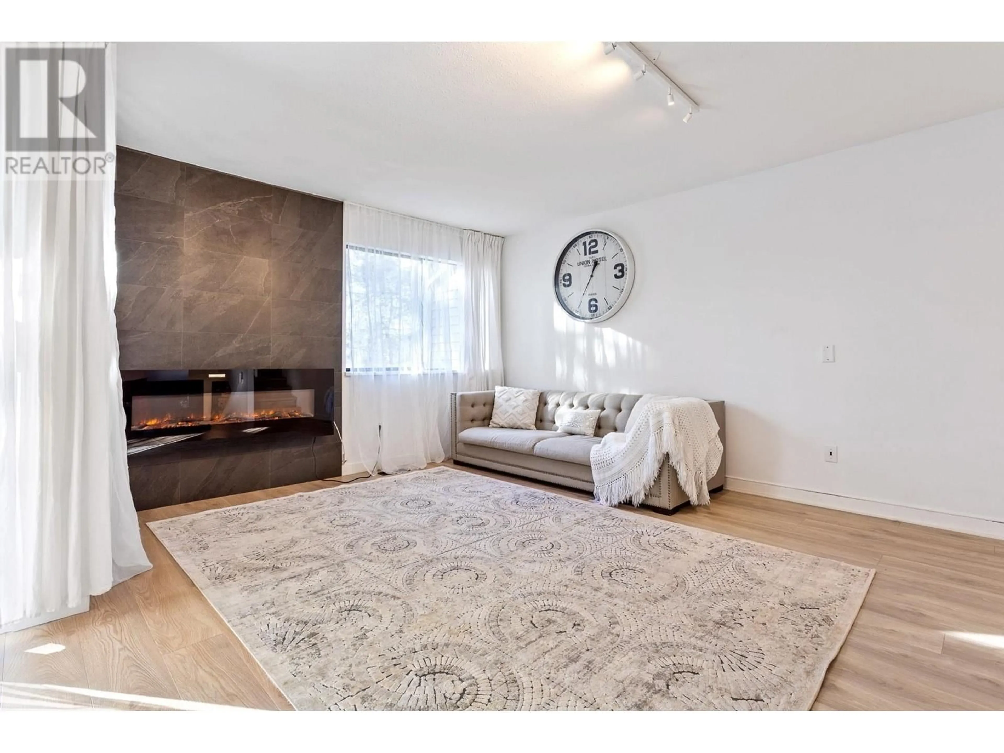 Living room with furniture, unknown for 208 - 1220 FALCON DRIVE, Coquitlam British Columbia V3E2E5