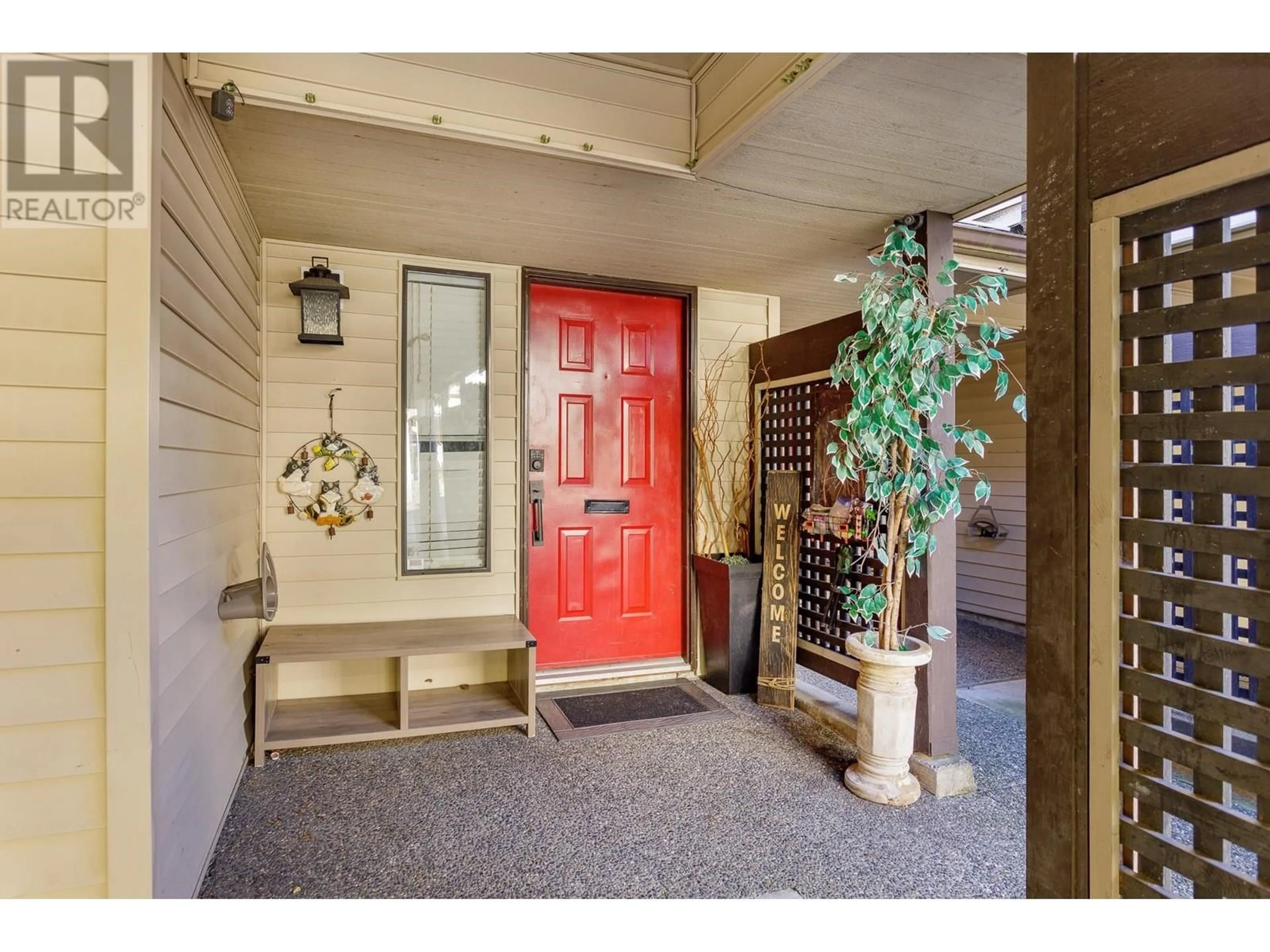 Indoor entryway for 208 1220 FALCON DRIVE, Coquitlam British Columbia V3E2E5